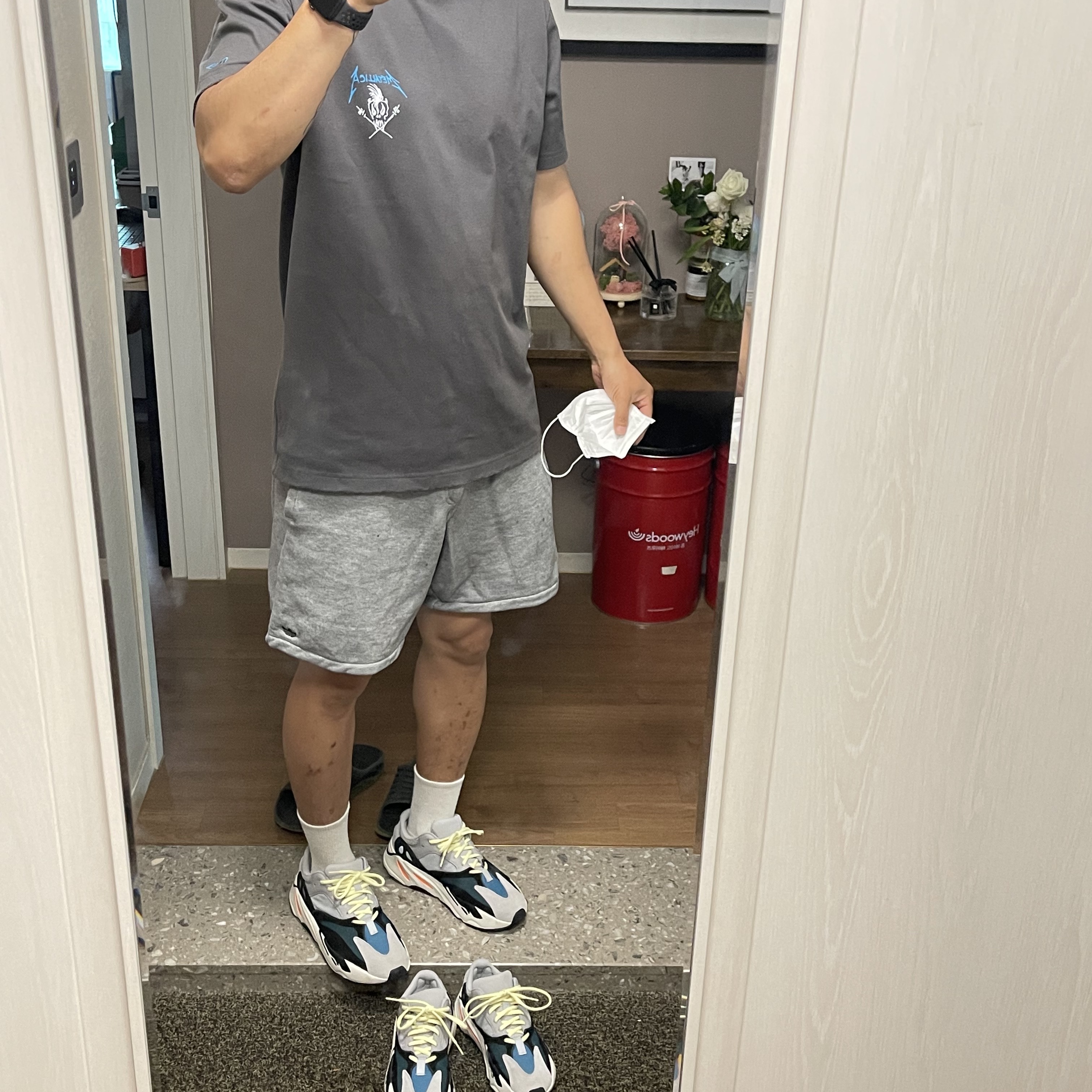 Adidas Yeezy Boost 700 Wave Runner Solid Grey 2021/2022 착용 스타일