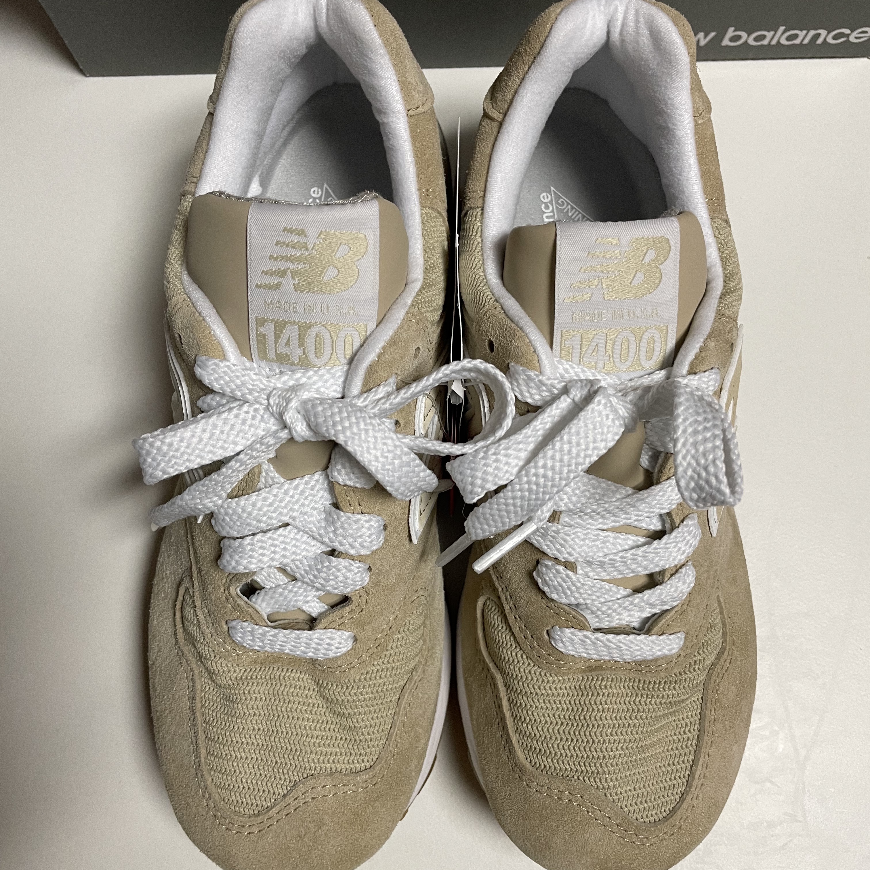 New Balance 1400 Made in USA Tan 착용 스타일 - 3