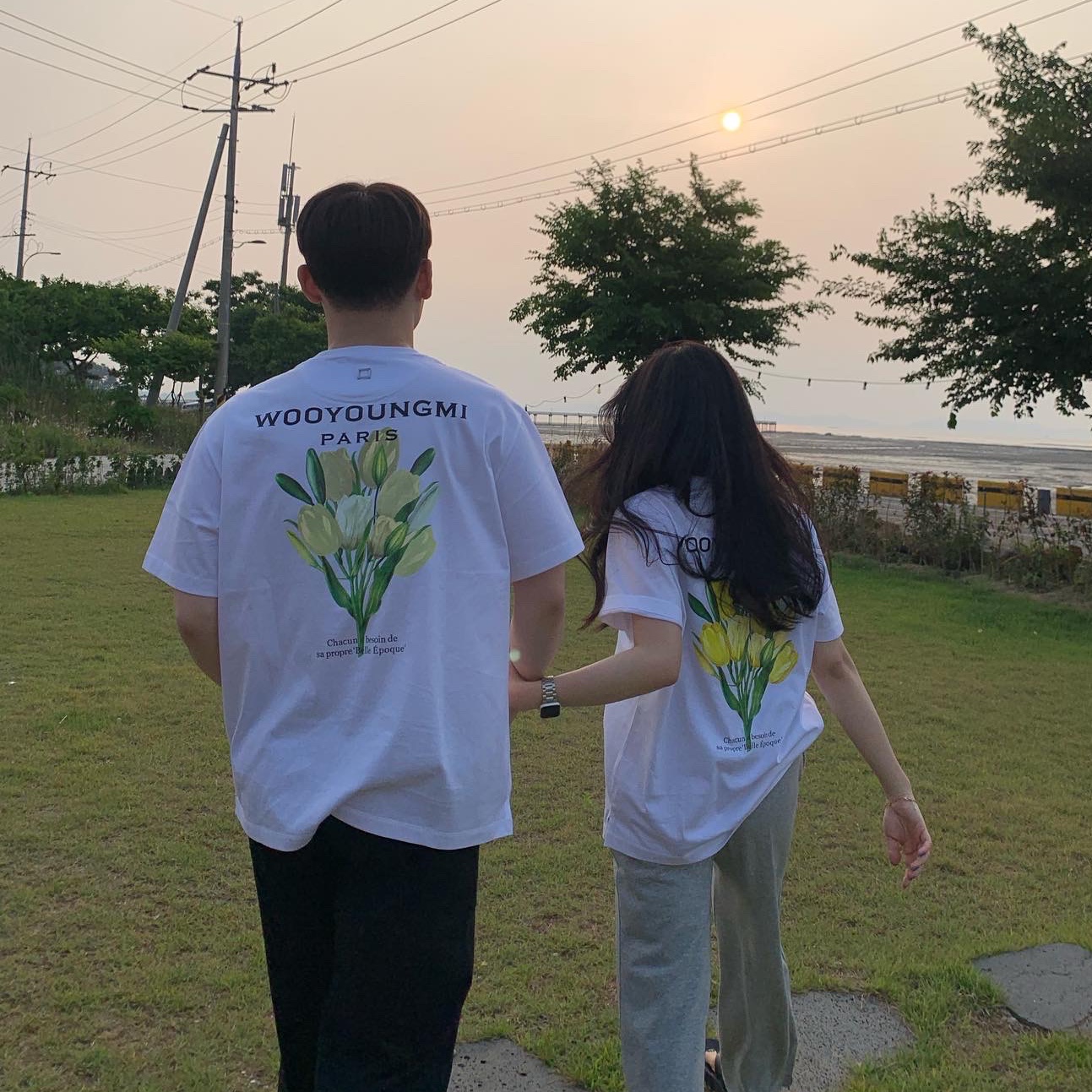 Wooyoungmi Flower Print Back Logo T-Shirt White - 22SS, Wooyoungmi Flower Print Back Logo T-Shirt White - 22SS 착용 스타일 - 2