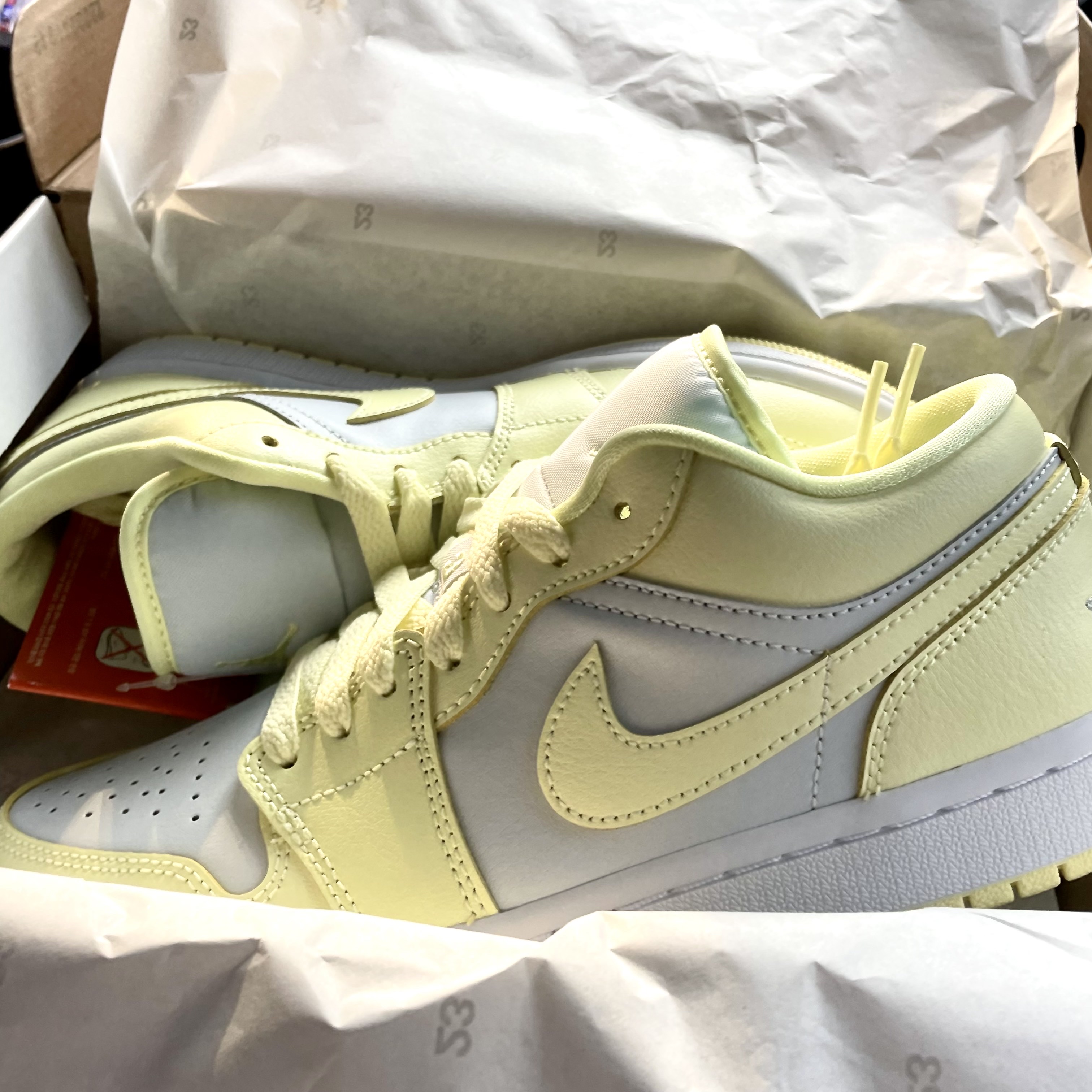 (W) Jordan 1 Low Citron Tint 착용 스타일 - 1