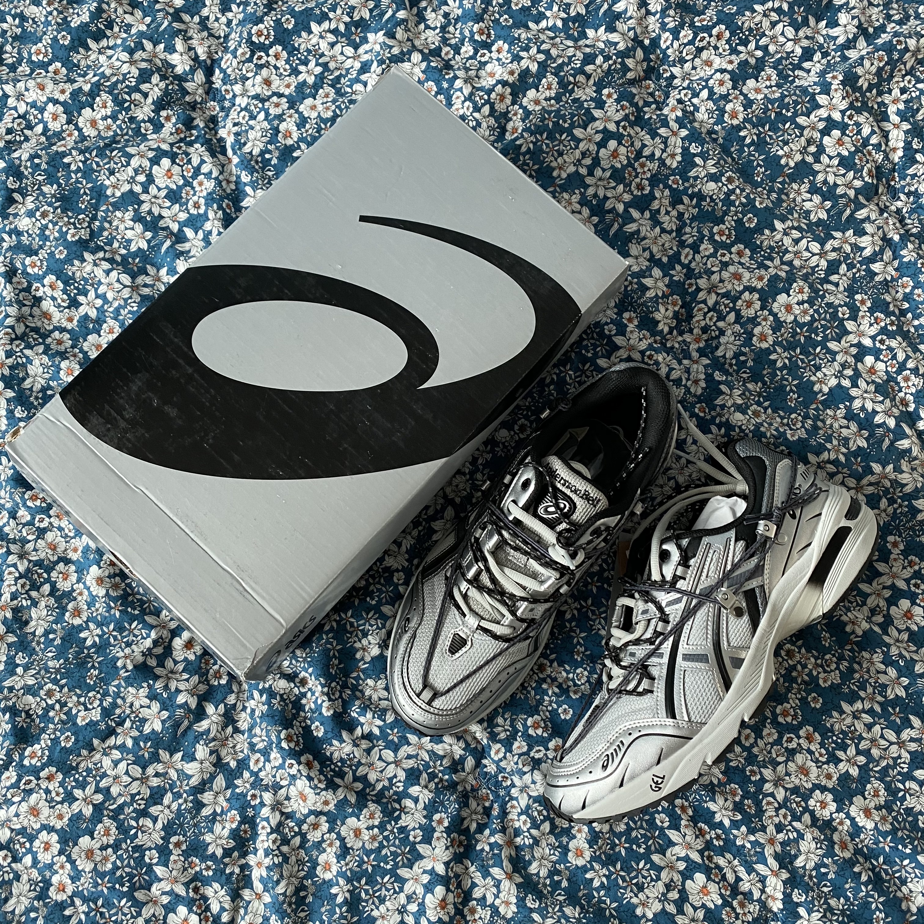 Asics x Andersson Bell Gel-1090 Glacier Grey Silver 착용 스타일