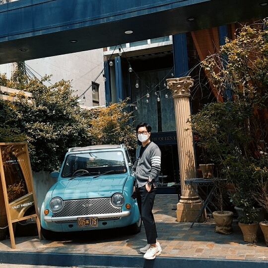 Gucci Rhyton Leather Sneakers Logo, Thom Browne Milano Stitch 4-Bar Cardigan Medium Grey 착용 스타일