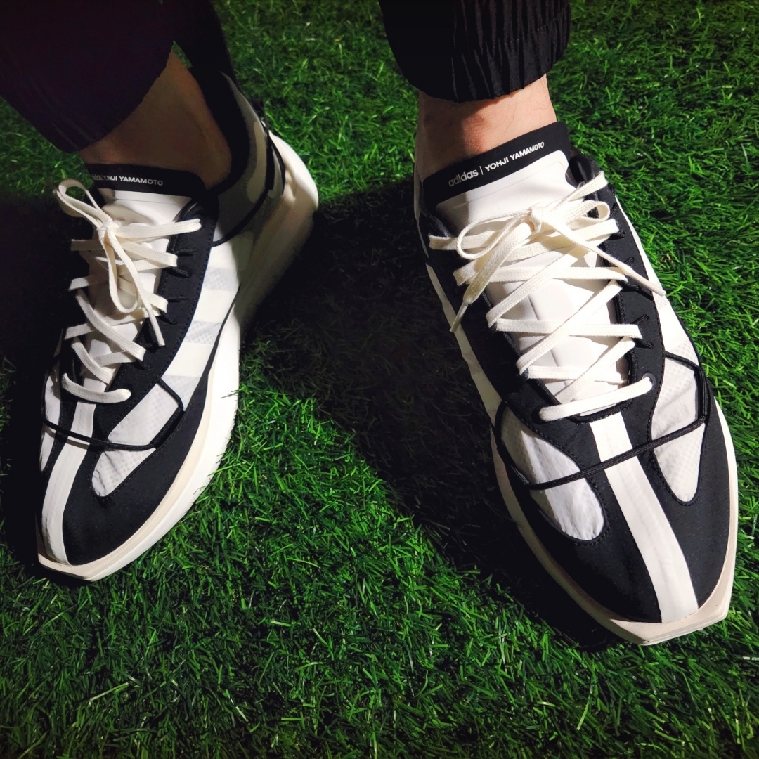 Y-3 Shiku Run Core White 착용 스타일 - 4