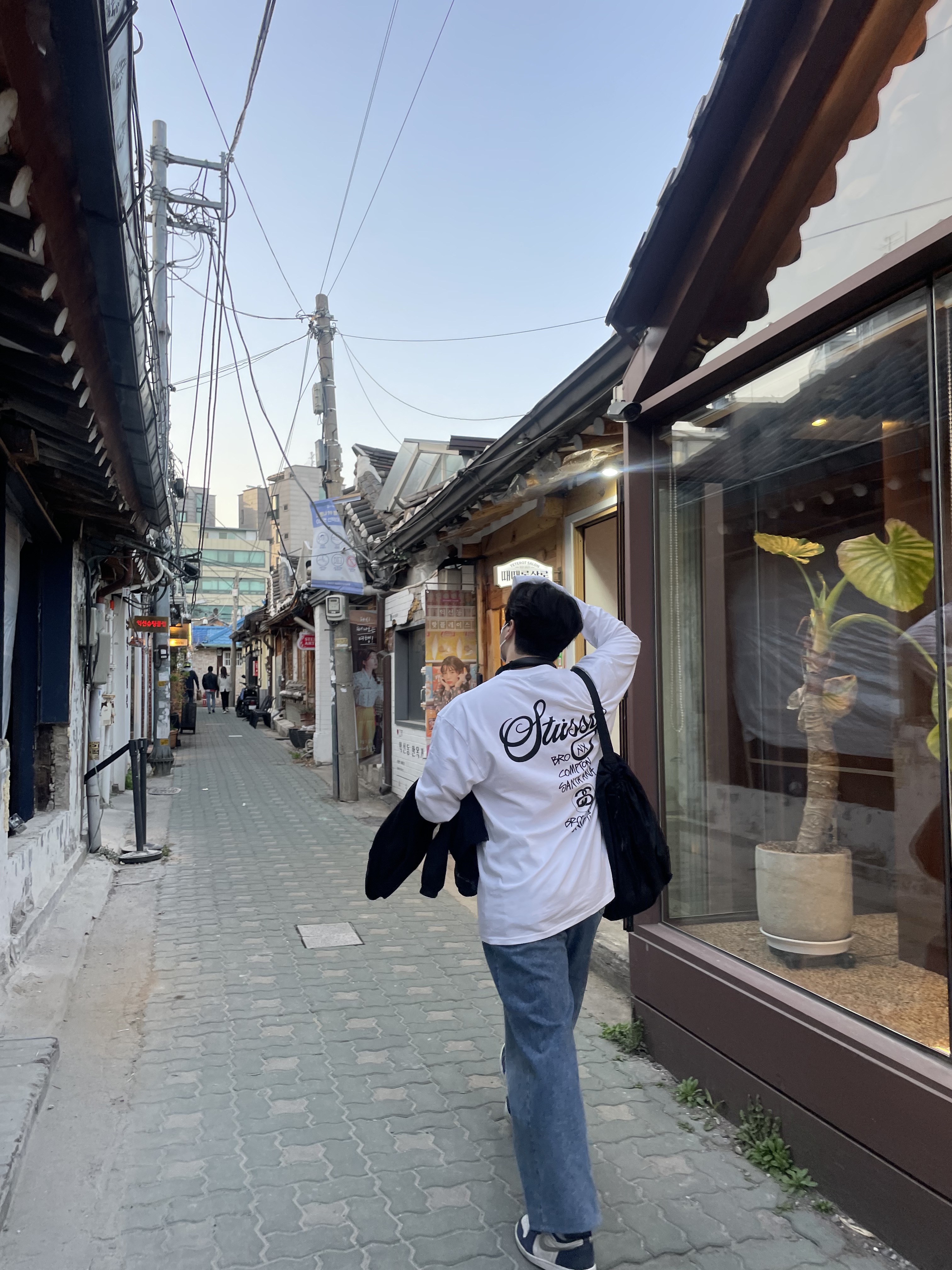 Stussy World Tour LS T-Shirt White, Jordan 1 Retro High OG CO.JP Midnight Navy 착용 스타일 - 1