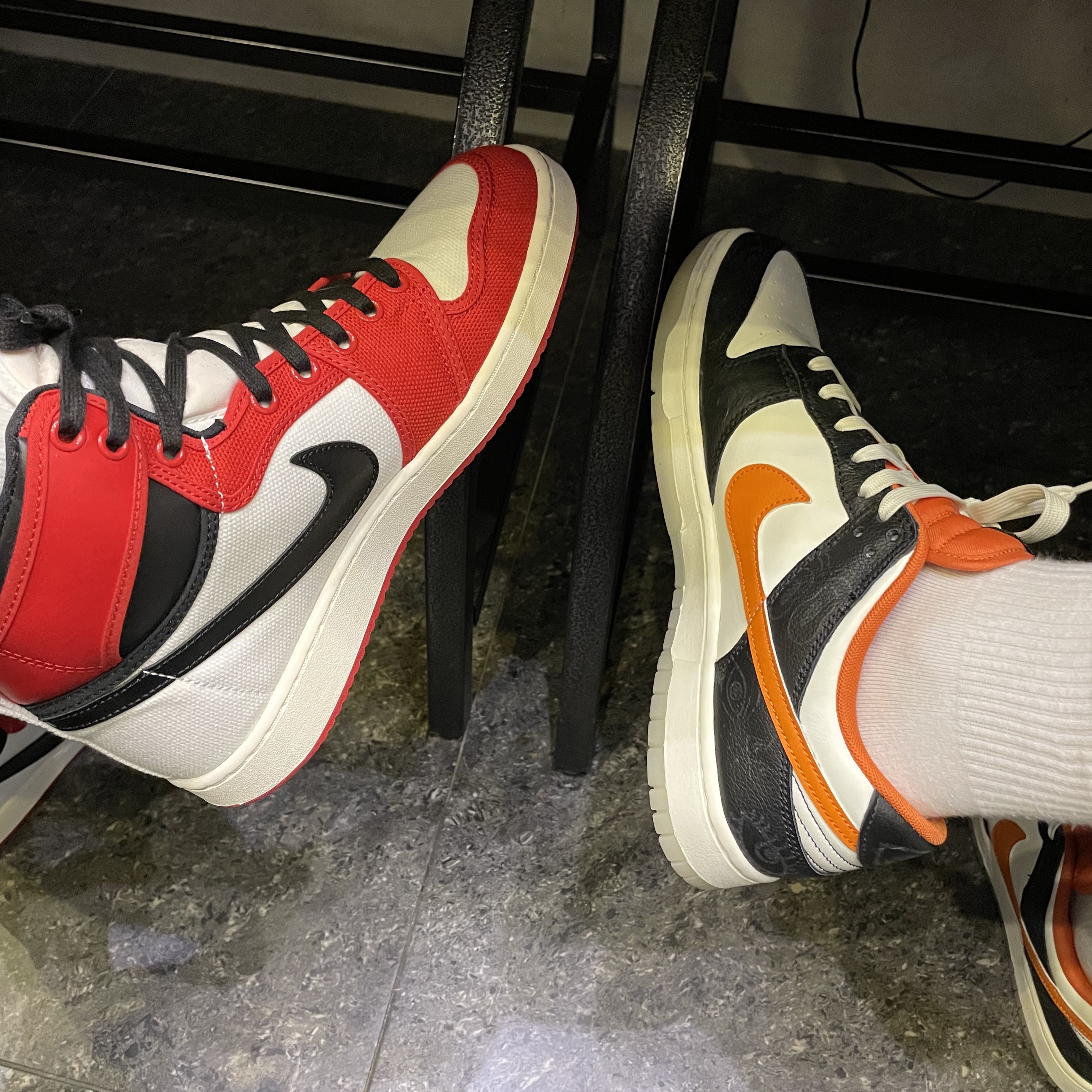 Nike Dunk Low Retro PRM Halloween, Jordan 1 KO Chicago 2021 착용 스타일