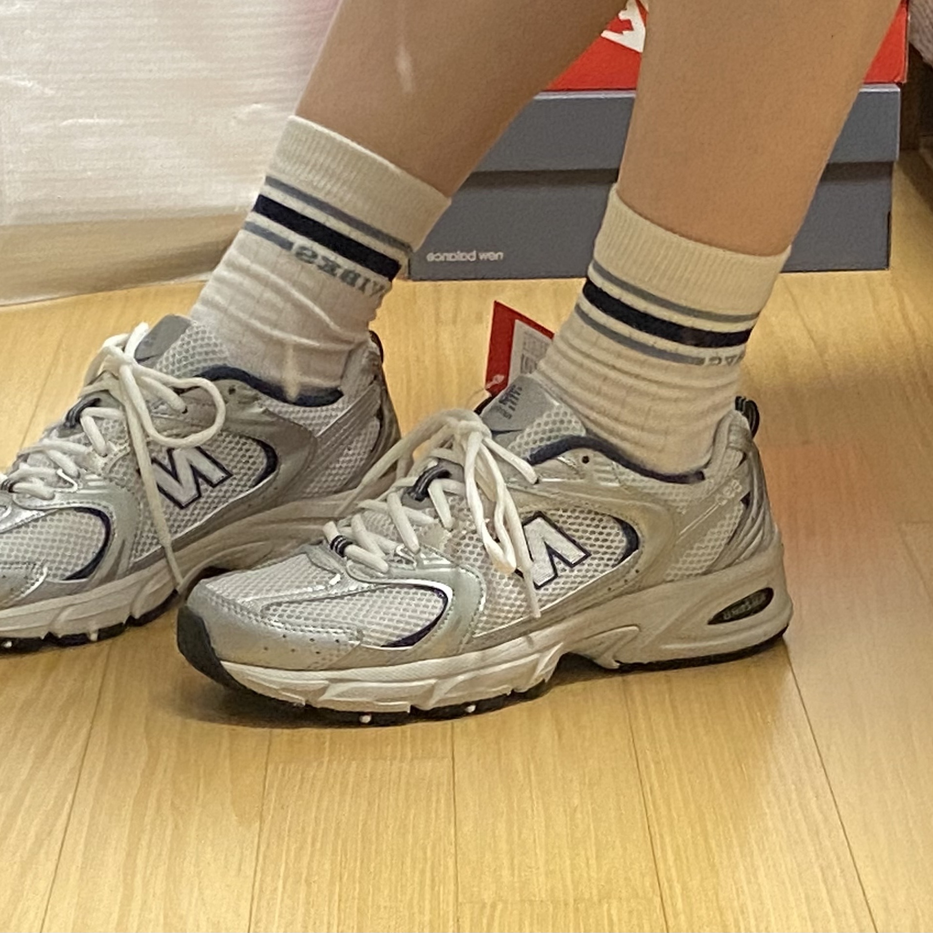 New Balance 530 Steel Grey 착용 스타일 - 4