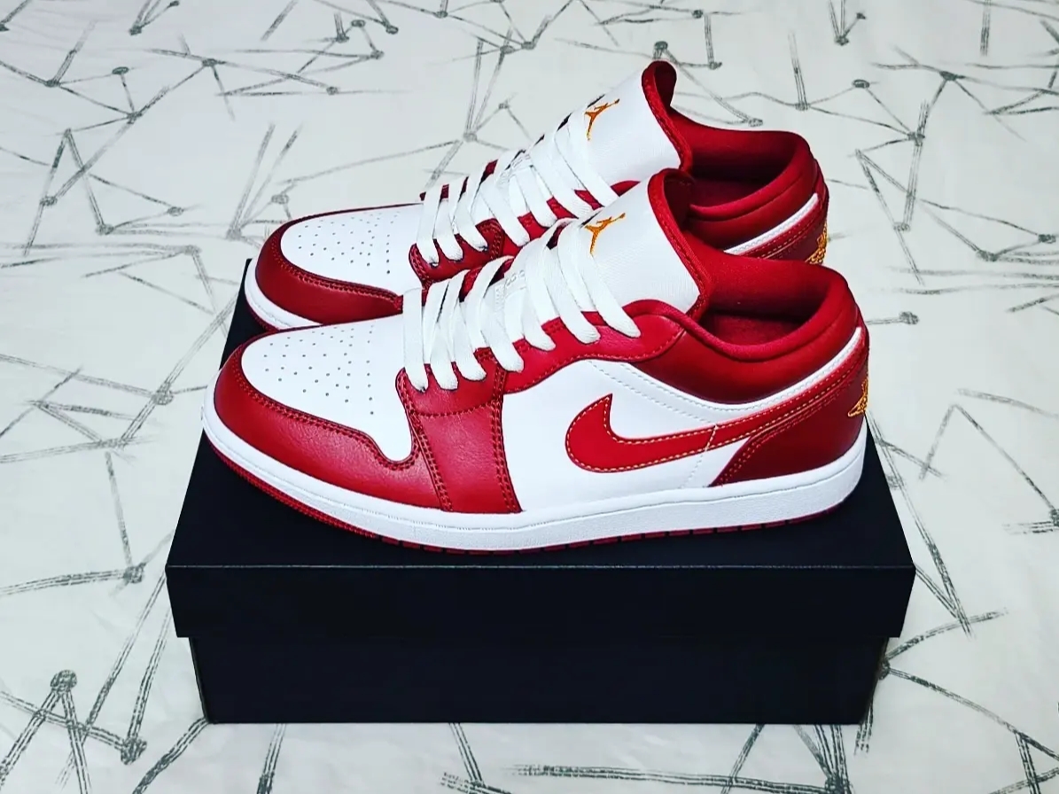 Jordan 1 Low Cardinal Red 착용 스타일 - 2