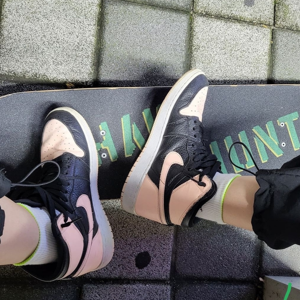 Jordan 1 Retro High OG Crimson Tint 착용 스타일
