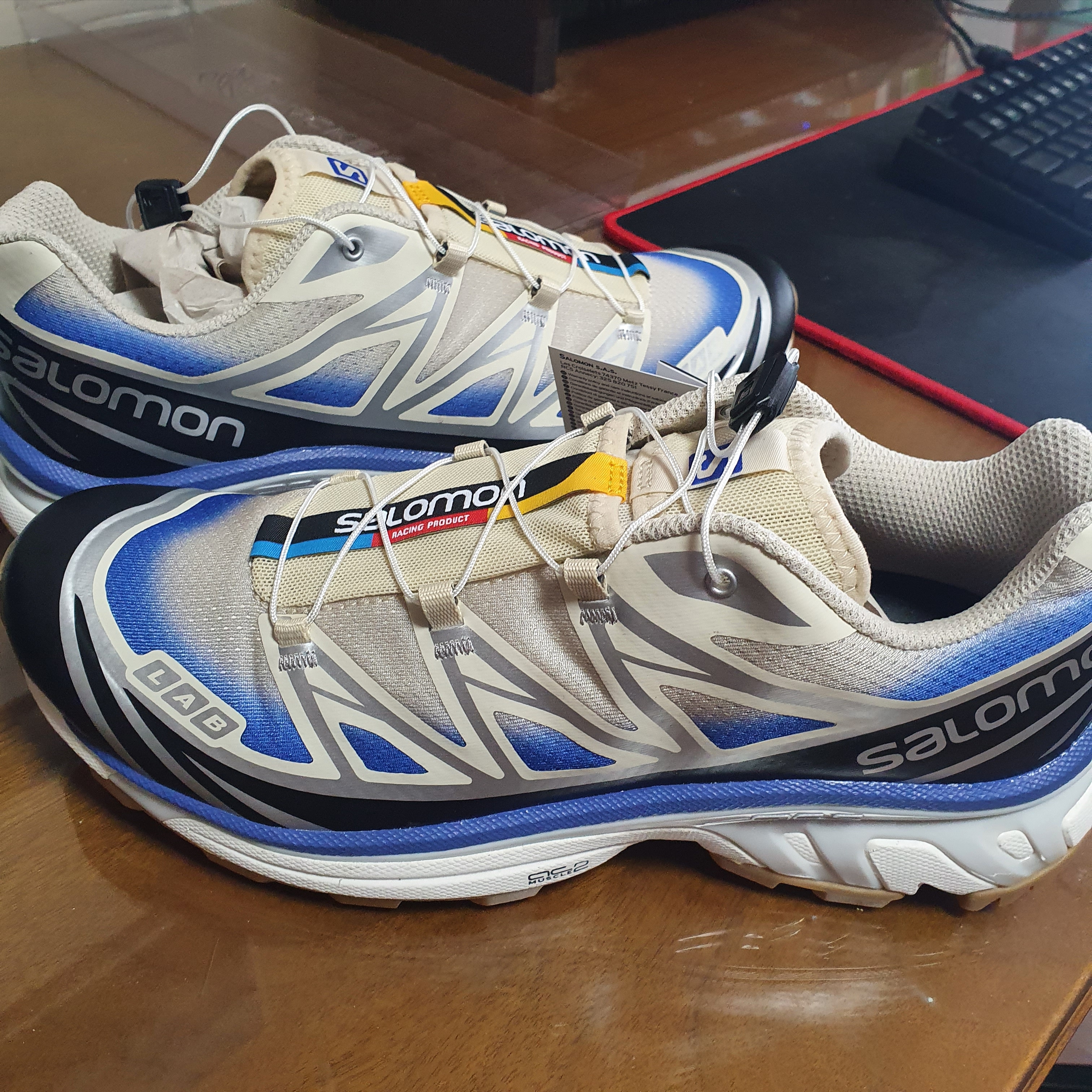 Salomon XT-6 Skyline Bleached Sand Dazzling Blue 착용 스타일 - 2