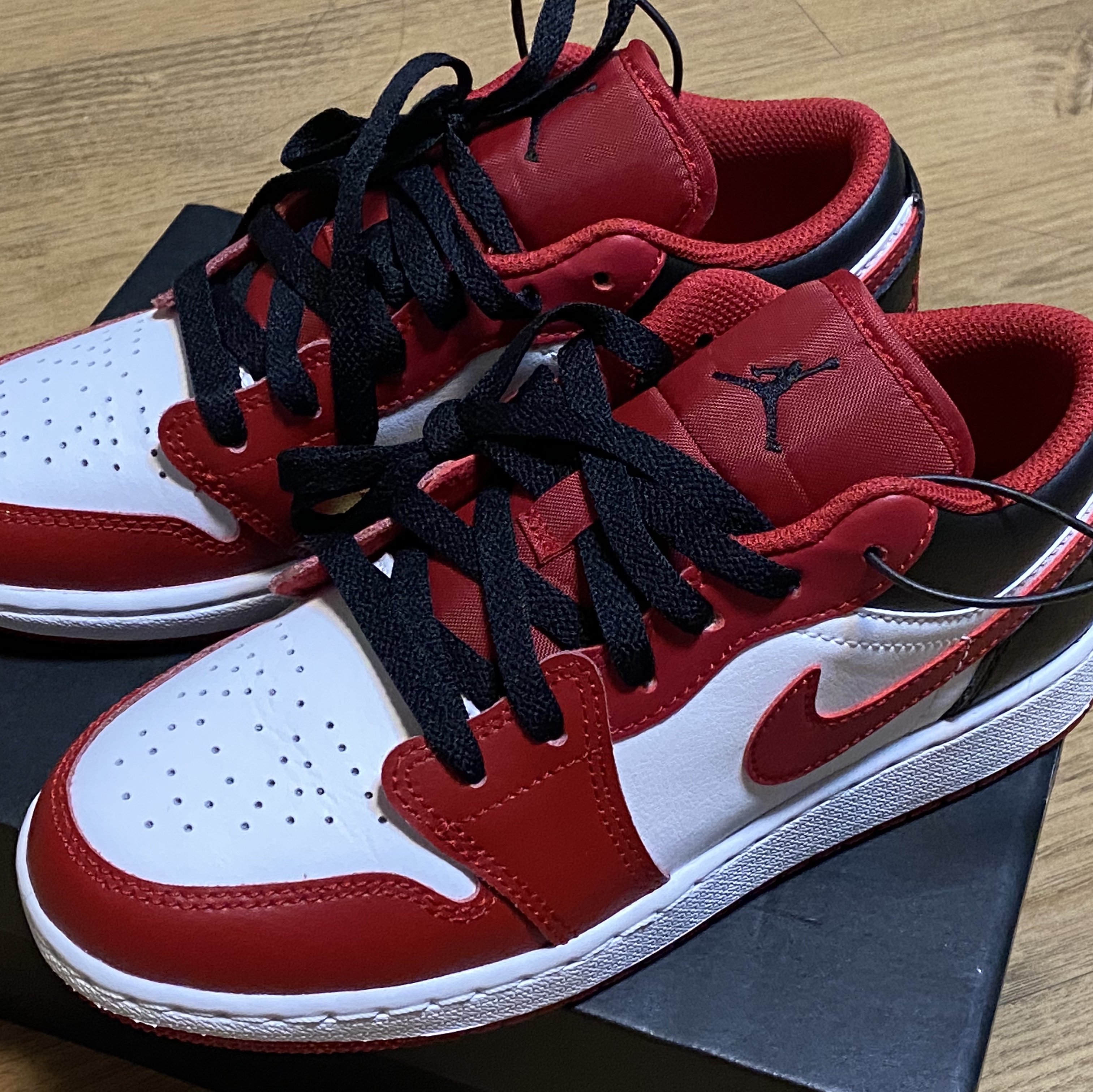 Jordan 1 Low White Gym Red Black 착용 스타일