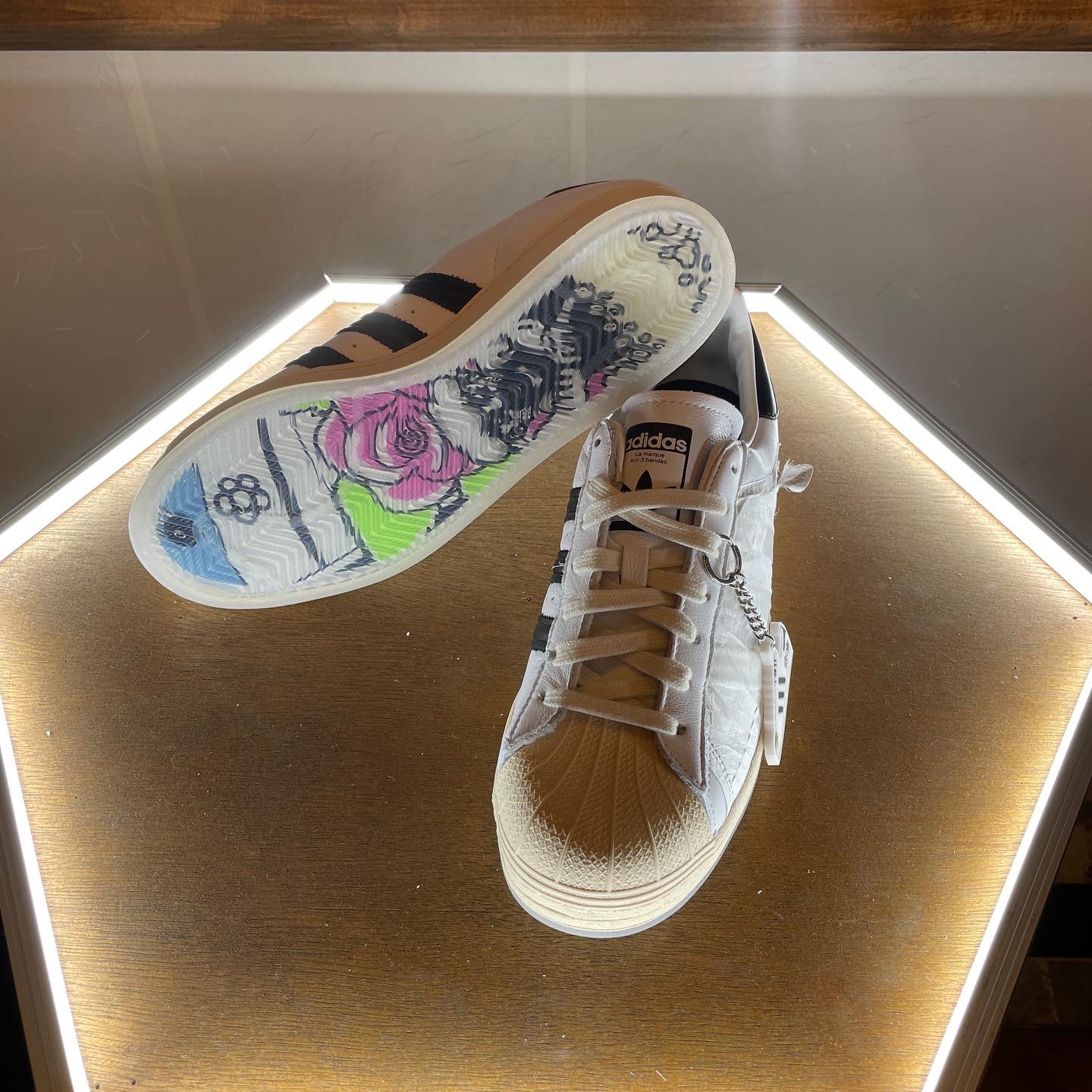 Adidas x Taegeukdang Superstar White Black, Adidas Superstar Seoul Pack 착용 스타일 - 3