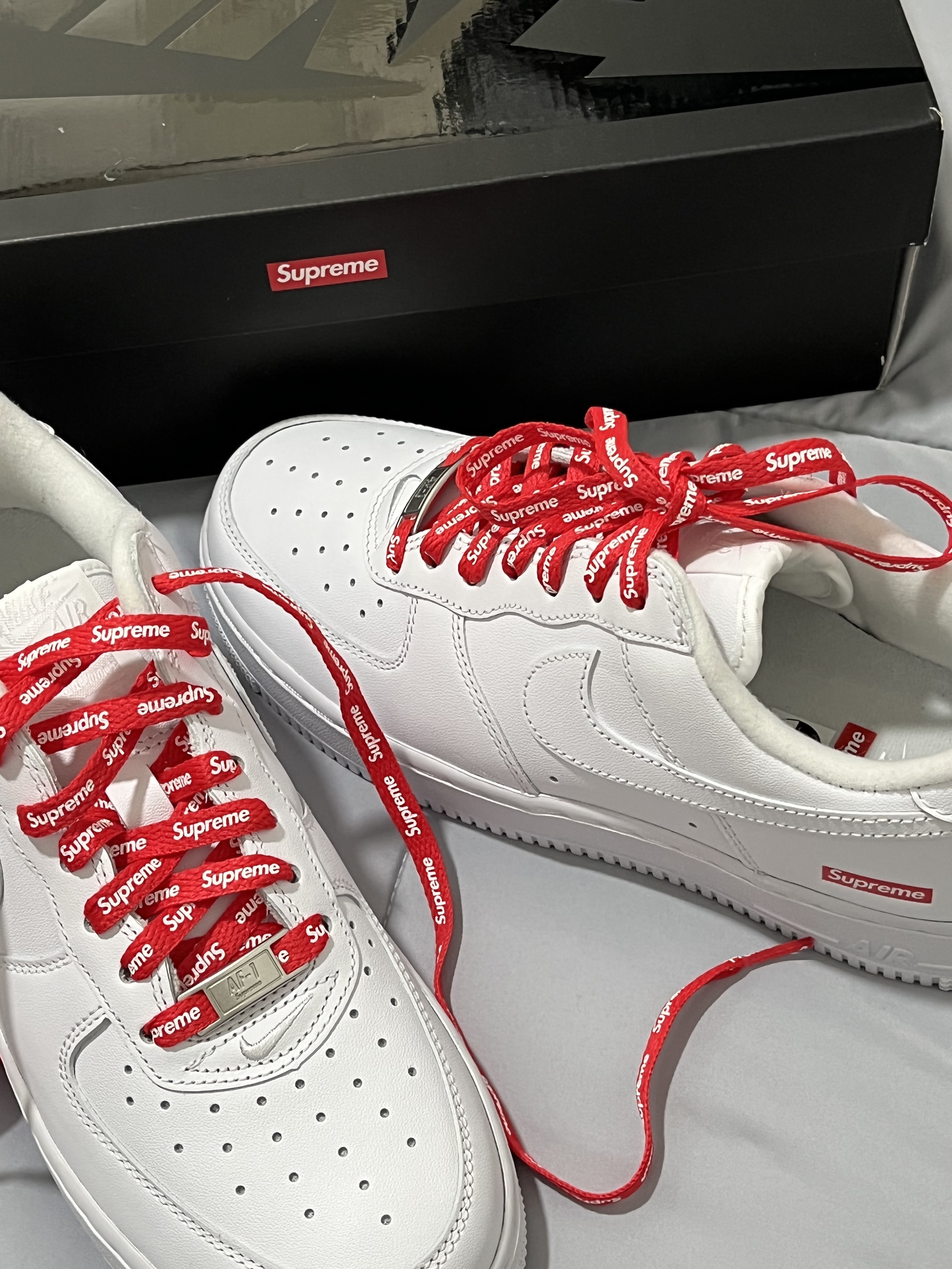 Nike x Supreme Air Force 1 Low White 착용 스타일
