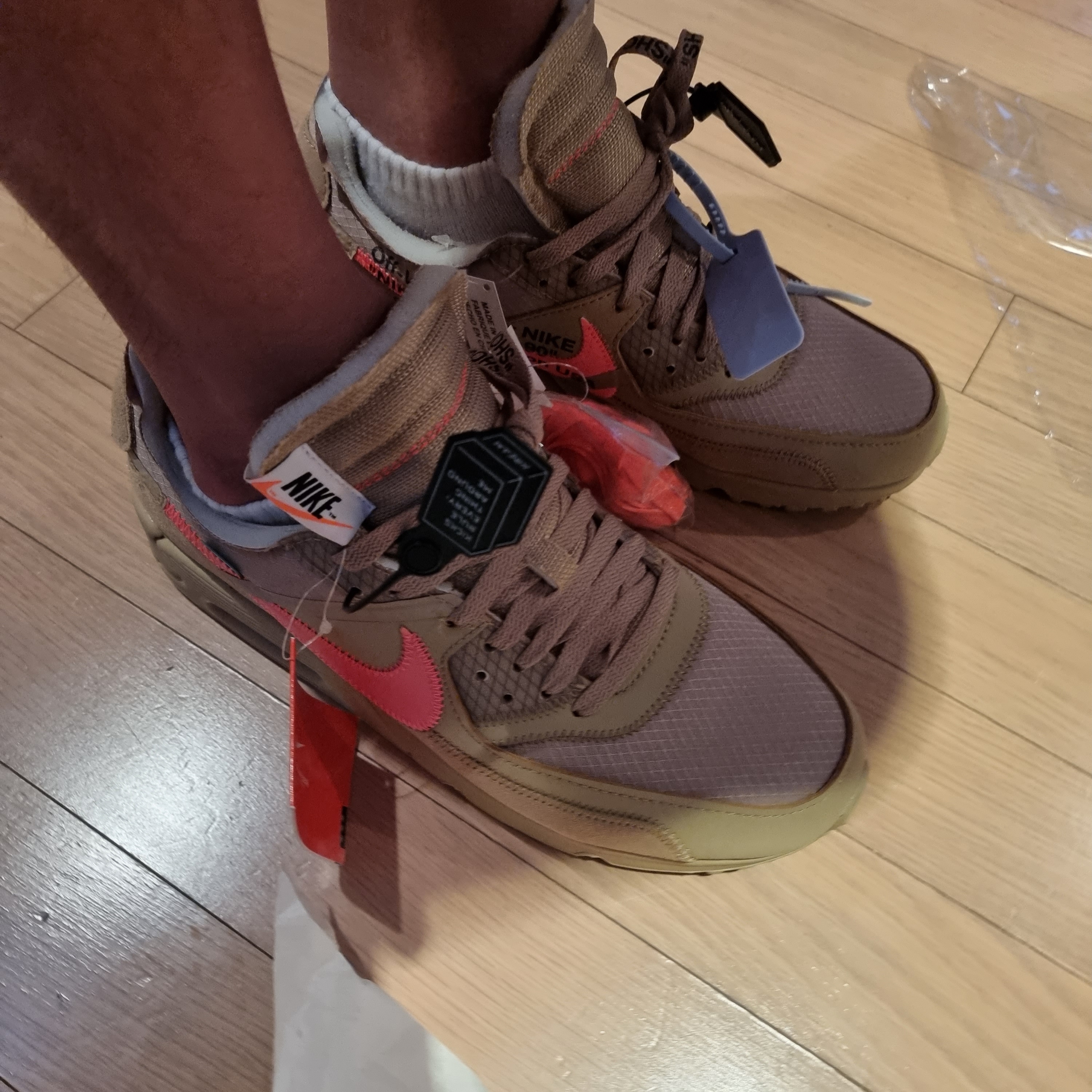 Nike x Off-White Air Max 90 V2 Desert Ore 착용 스타일 - 4