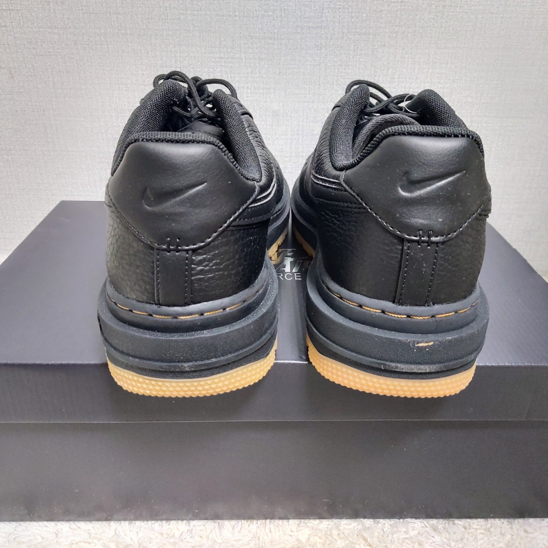 Nike Air Force 1 Luxe Black 착용 스타일 - 3