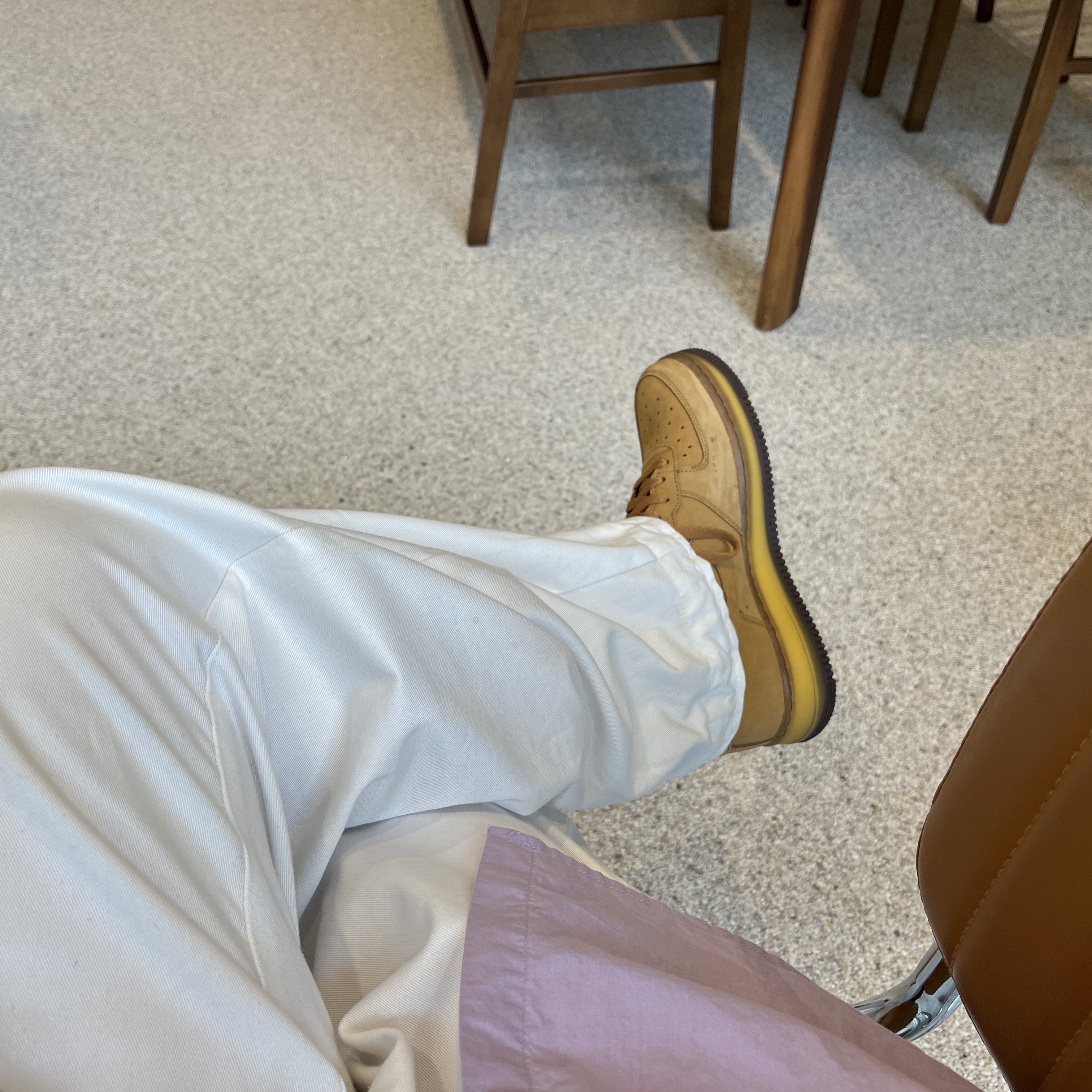 Nike Air Force 1 Low Retro SP Wheat Mocha 착용 스타일 - 1