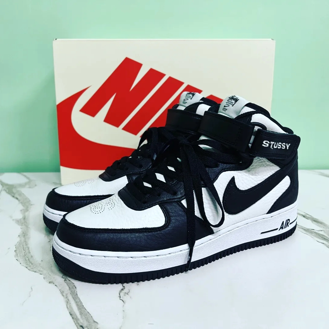 Nike x Stussy Air Force 1 '07 Mid SP Black and Light Bone 착용 스타일 - 1