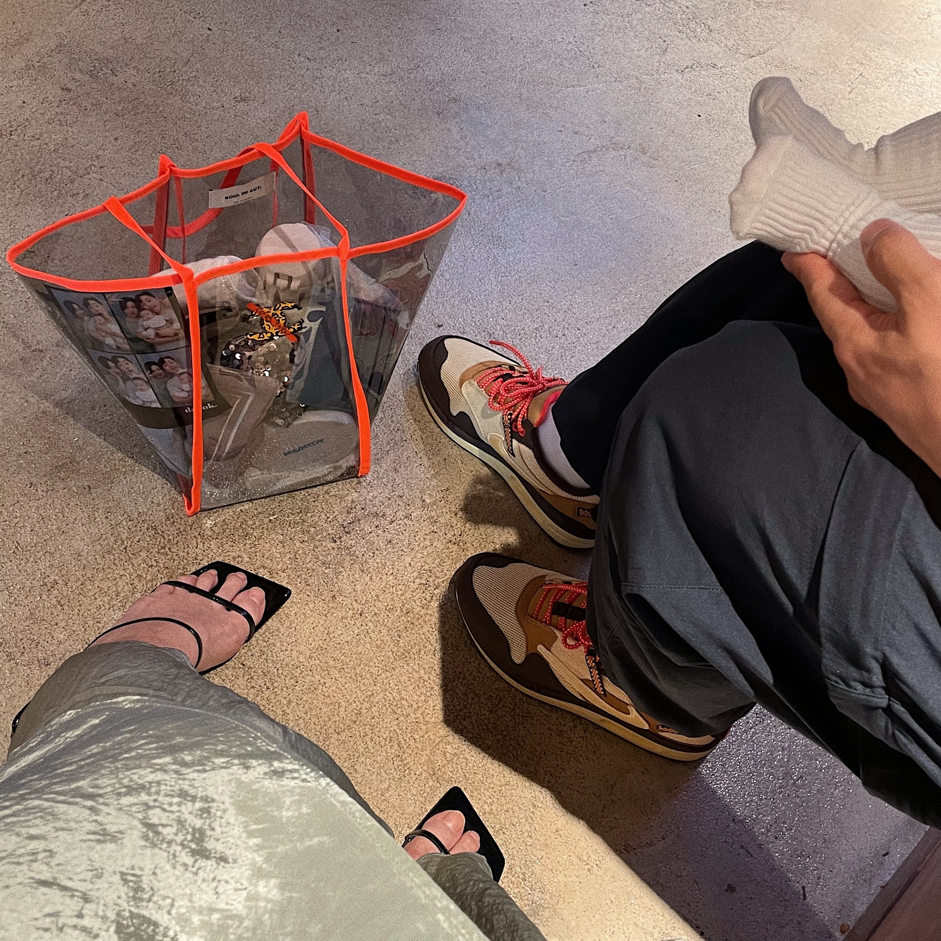 Nike x Travis Scott Air Max 1 Cact.us Brown 착용 스타일 - 1