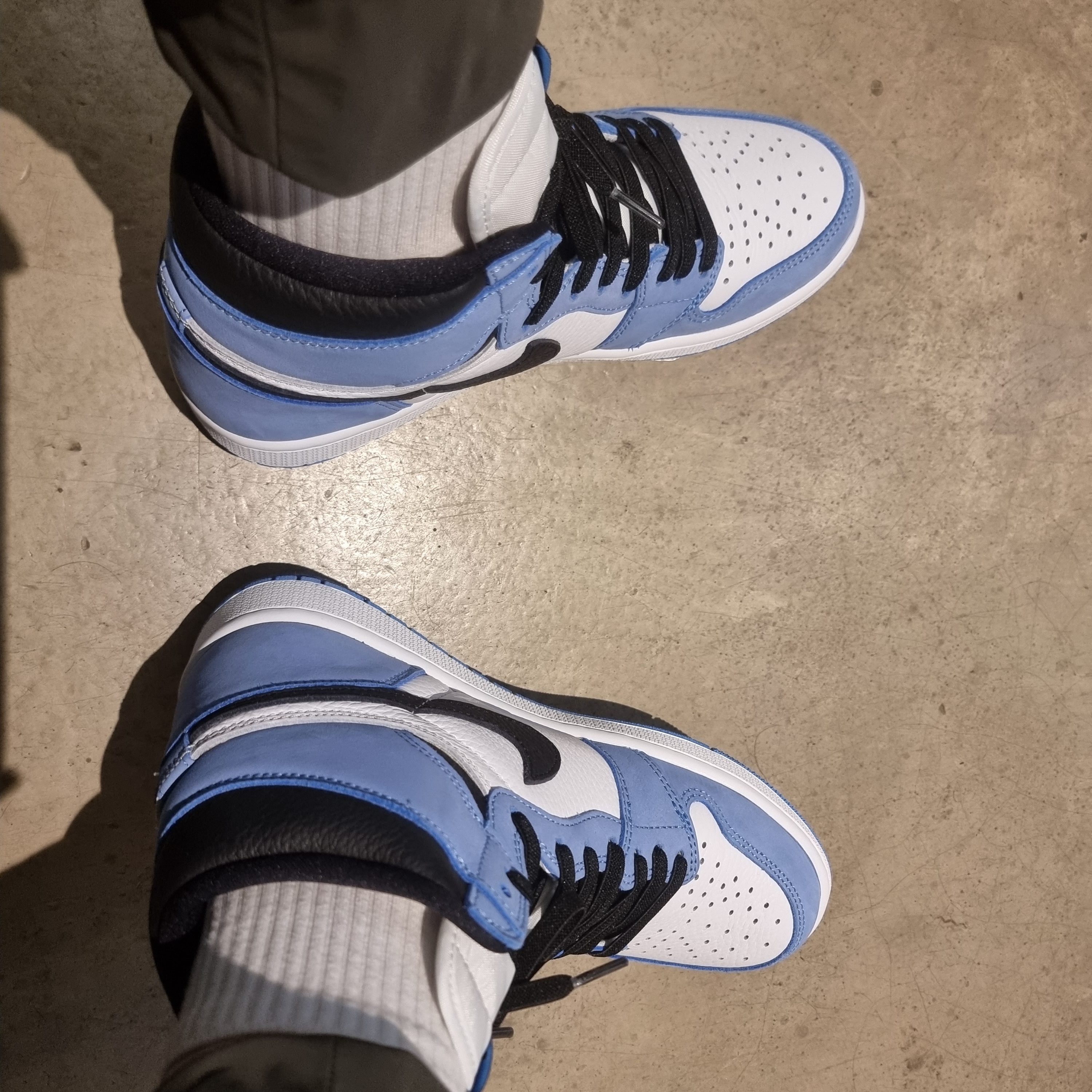Jordan 1 Retro High OG University Blue 착용 스타일