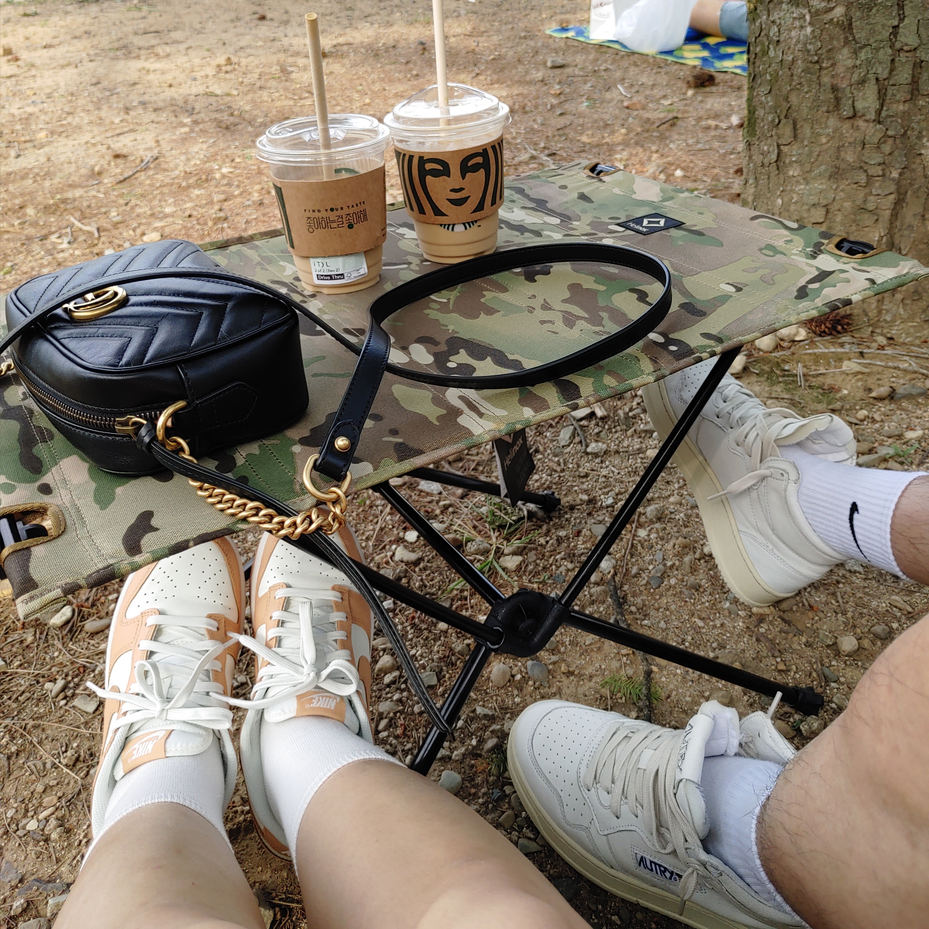 Autry Medalist Mid Goatskin Sneakers White, (W) Nike Dunk Low Harvest Moon 착용 스타일