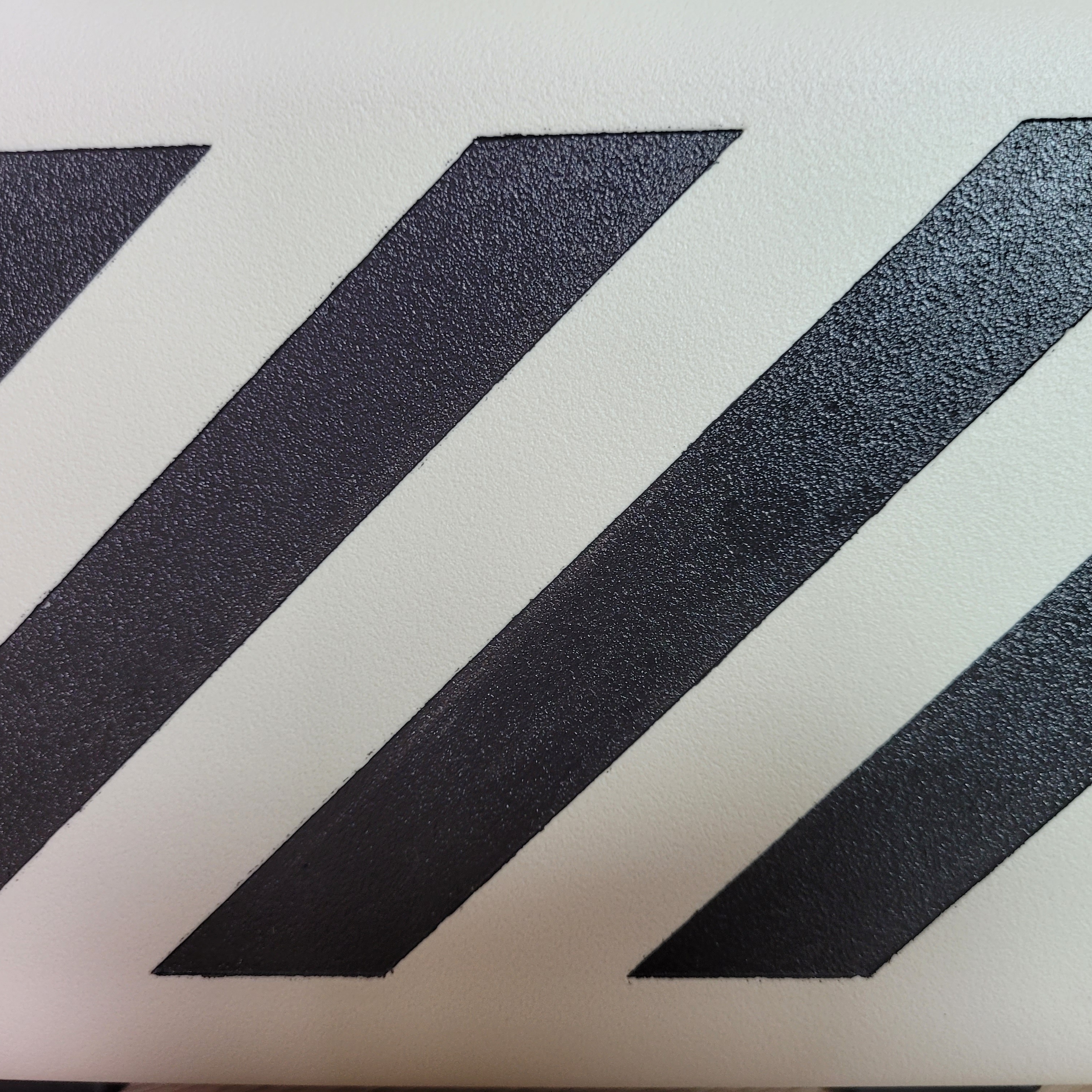 Off-White x Amore Pacific Protection Box (Without Cosmetics) 착용 스타일 - 3