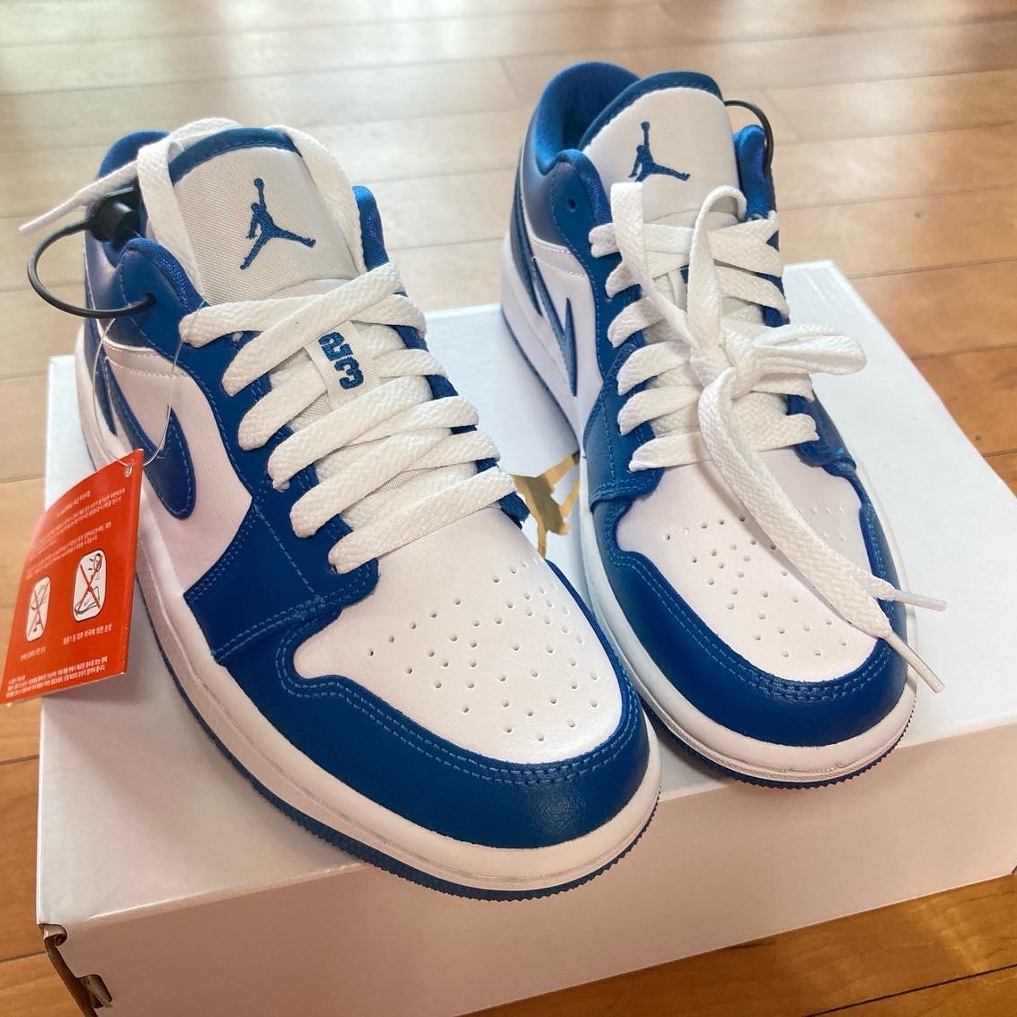 (W) Jordan 1 Low White Dark Marina Blue 착용 스타일 - 3
