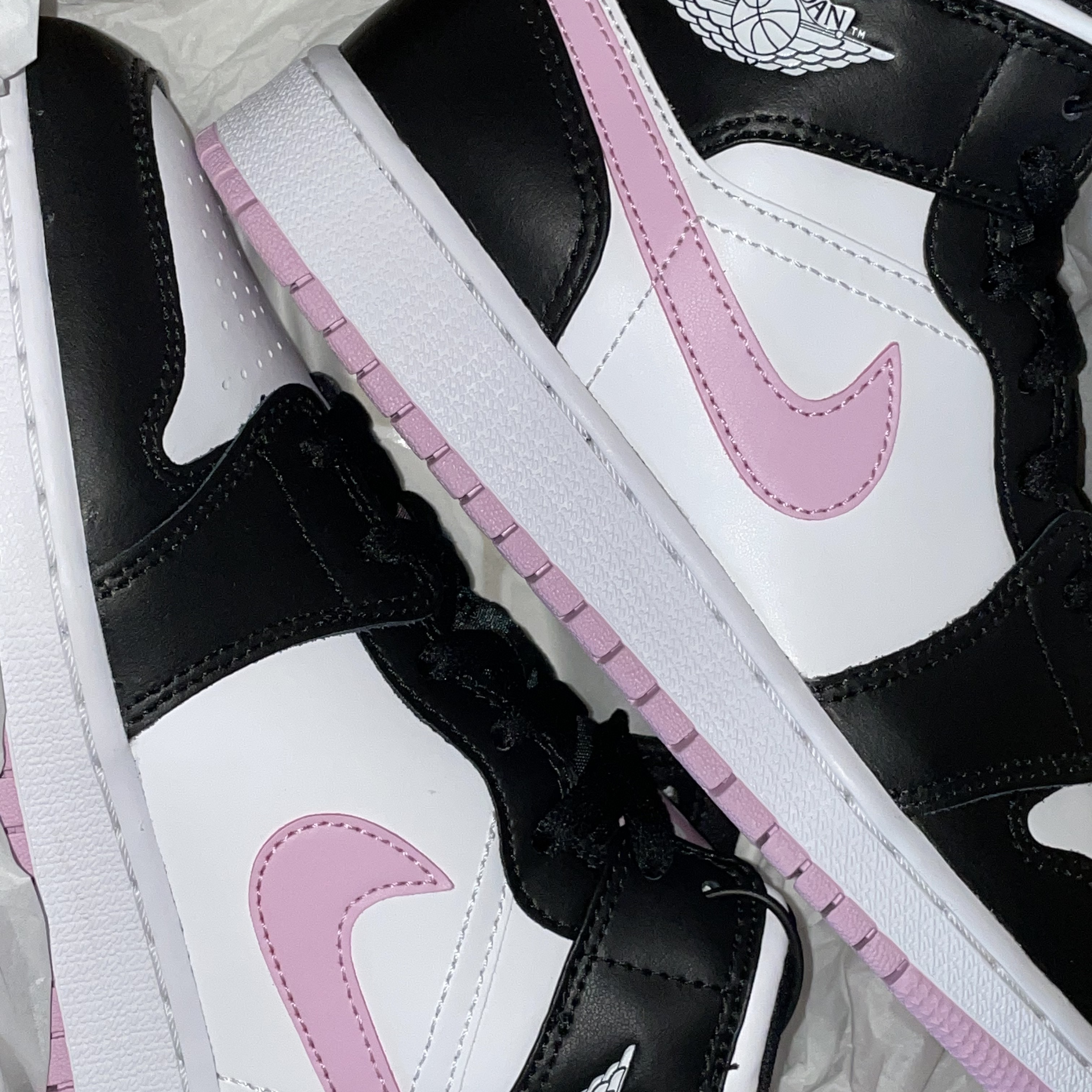 (GS) Jordan 1 Mid Light Arctic Pink 착용 스타일 - 2