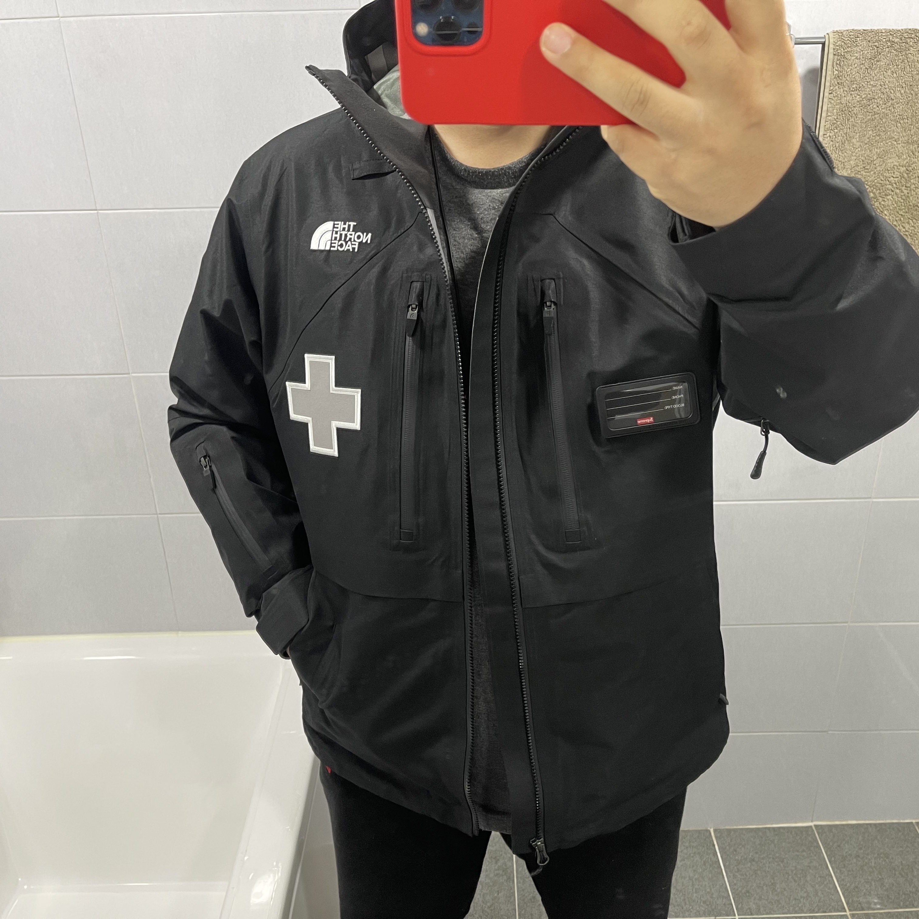 Supreme x The North Face Summit Series Rescue Mountain Pro Jacket Black - 22SS 착용 스타일