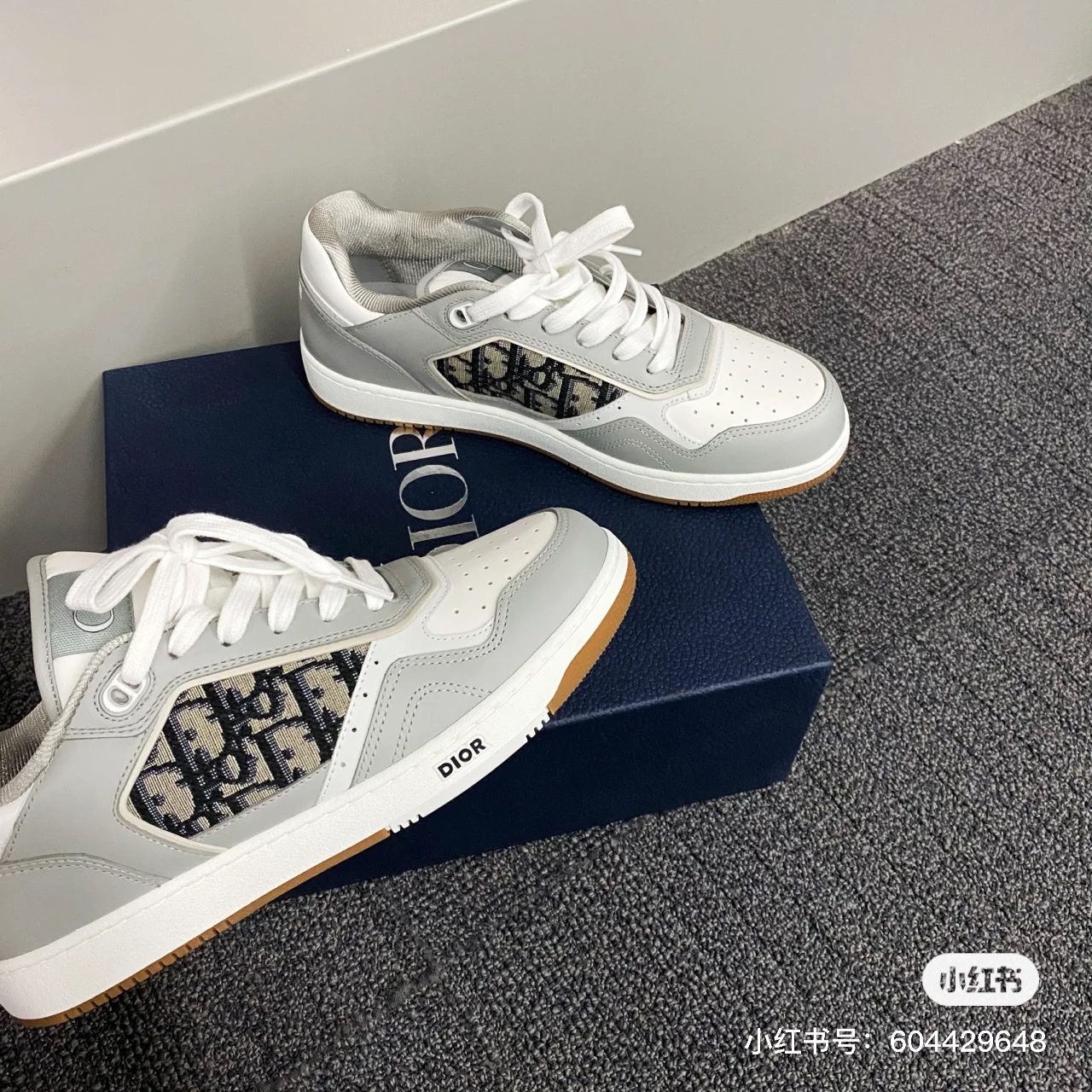 Dior B27 Low-Top Sneakers Gray 착용 스타일 - 3