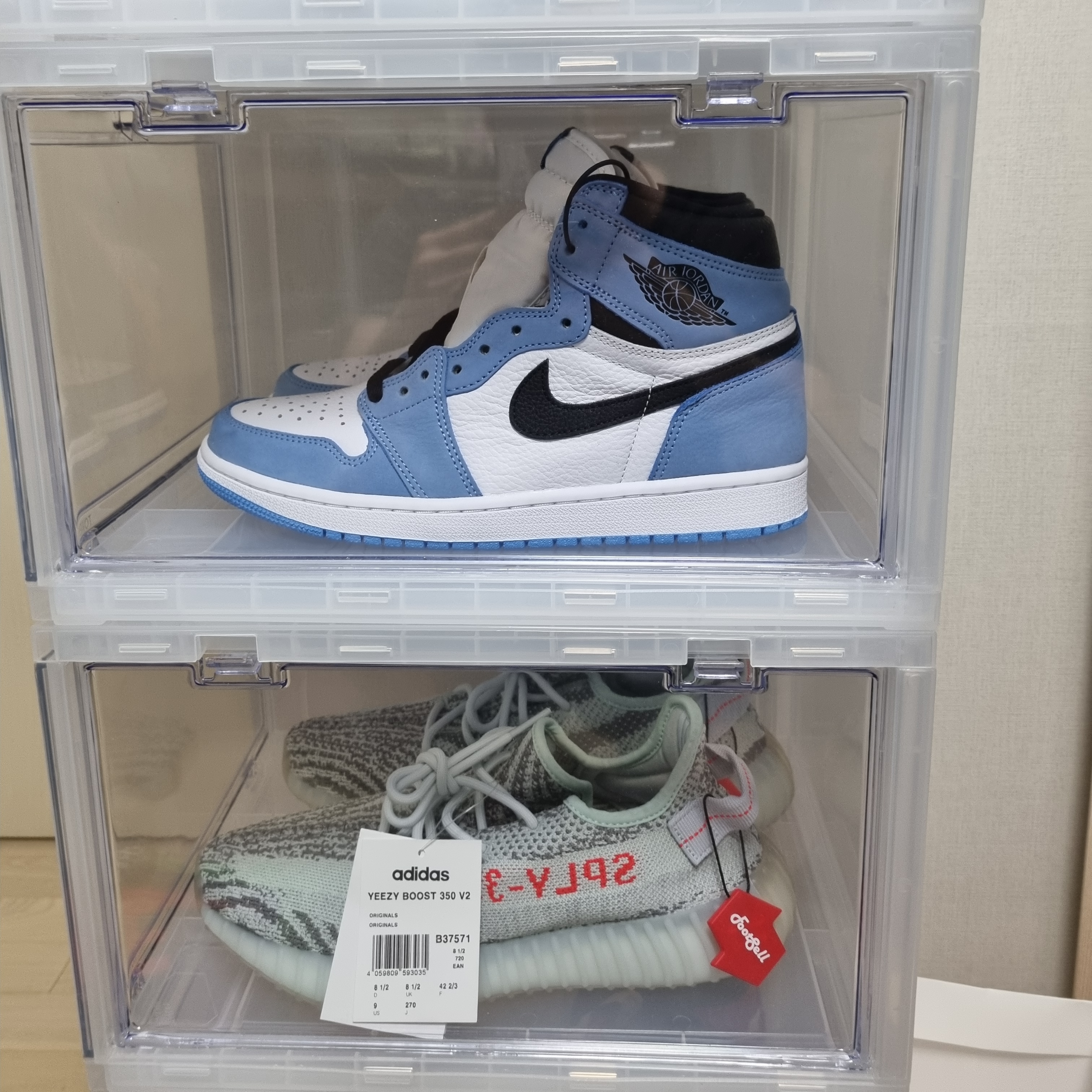 Jordan 1 Retro High OG University Blue, Adidas Yeezy Boost 350 V2 Blue Tint 2017 착용 스타일