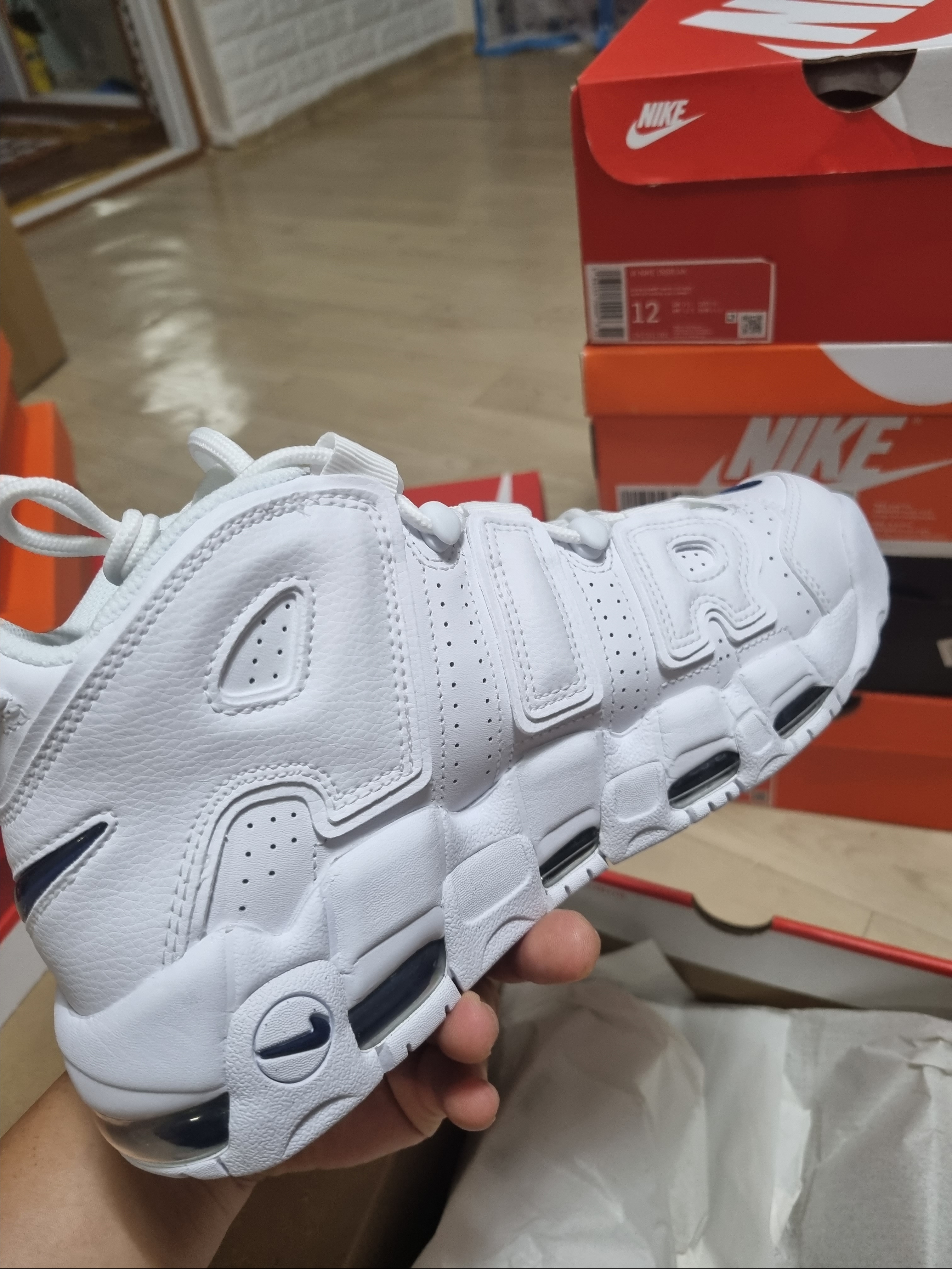 Nike Air More Uptempo 96 White Midnight Navy 착용 스타일 - 1