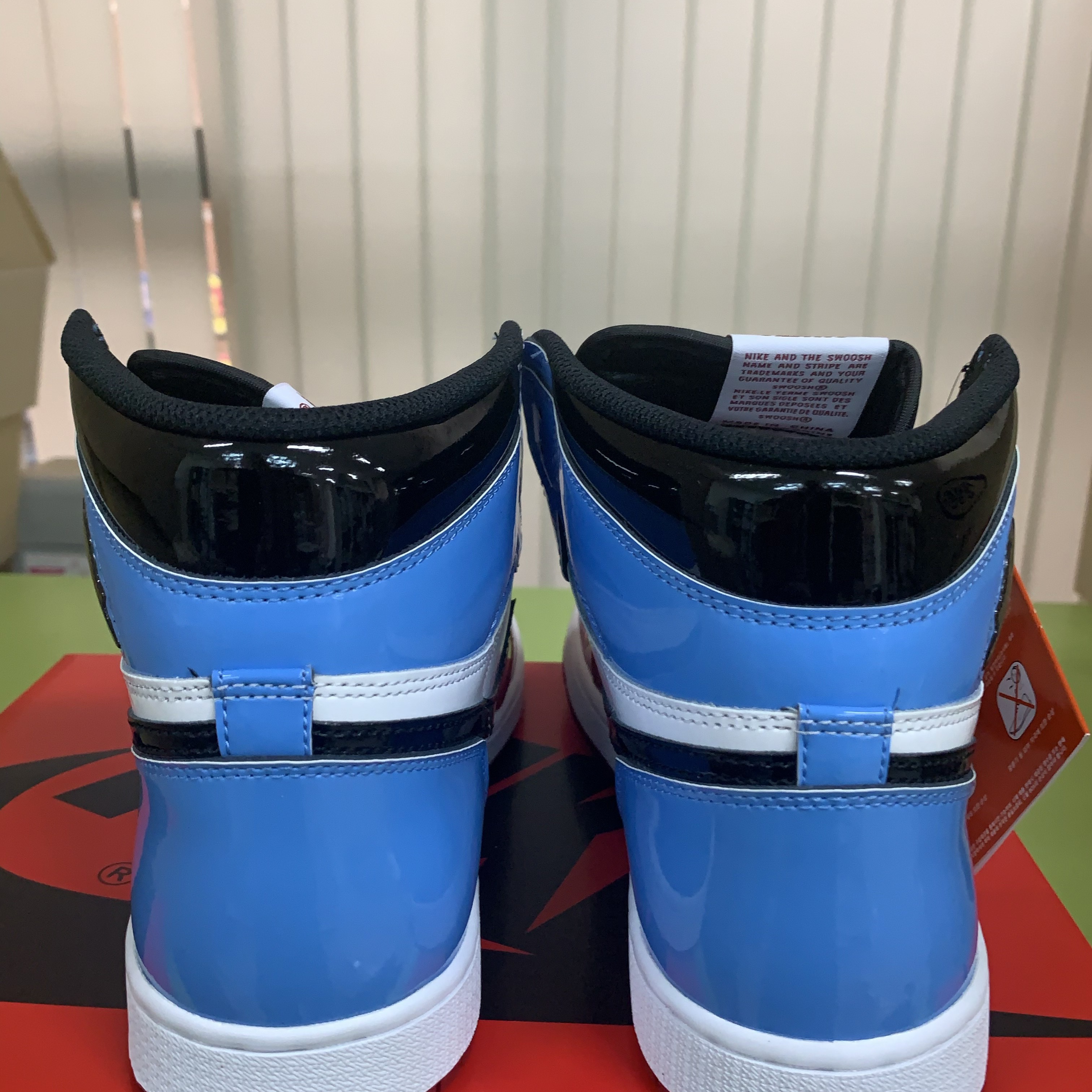 Jordan 1 Retro High Fearless UNC Chicago 착용 스타일 - 3