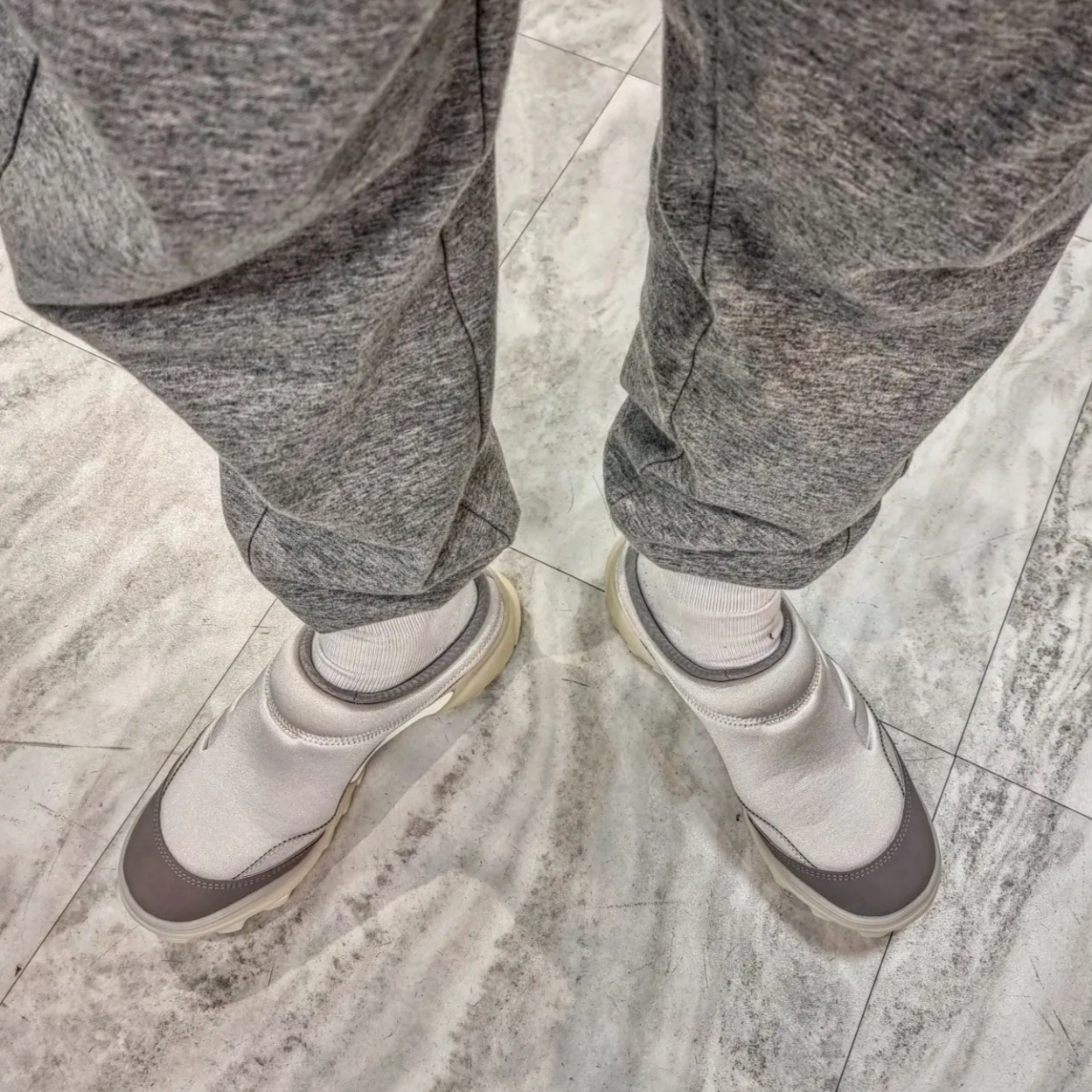 Adidas x 032c GSG Mule Grey 착용 스타일 - 1