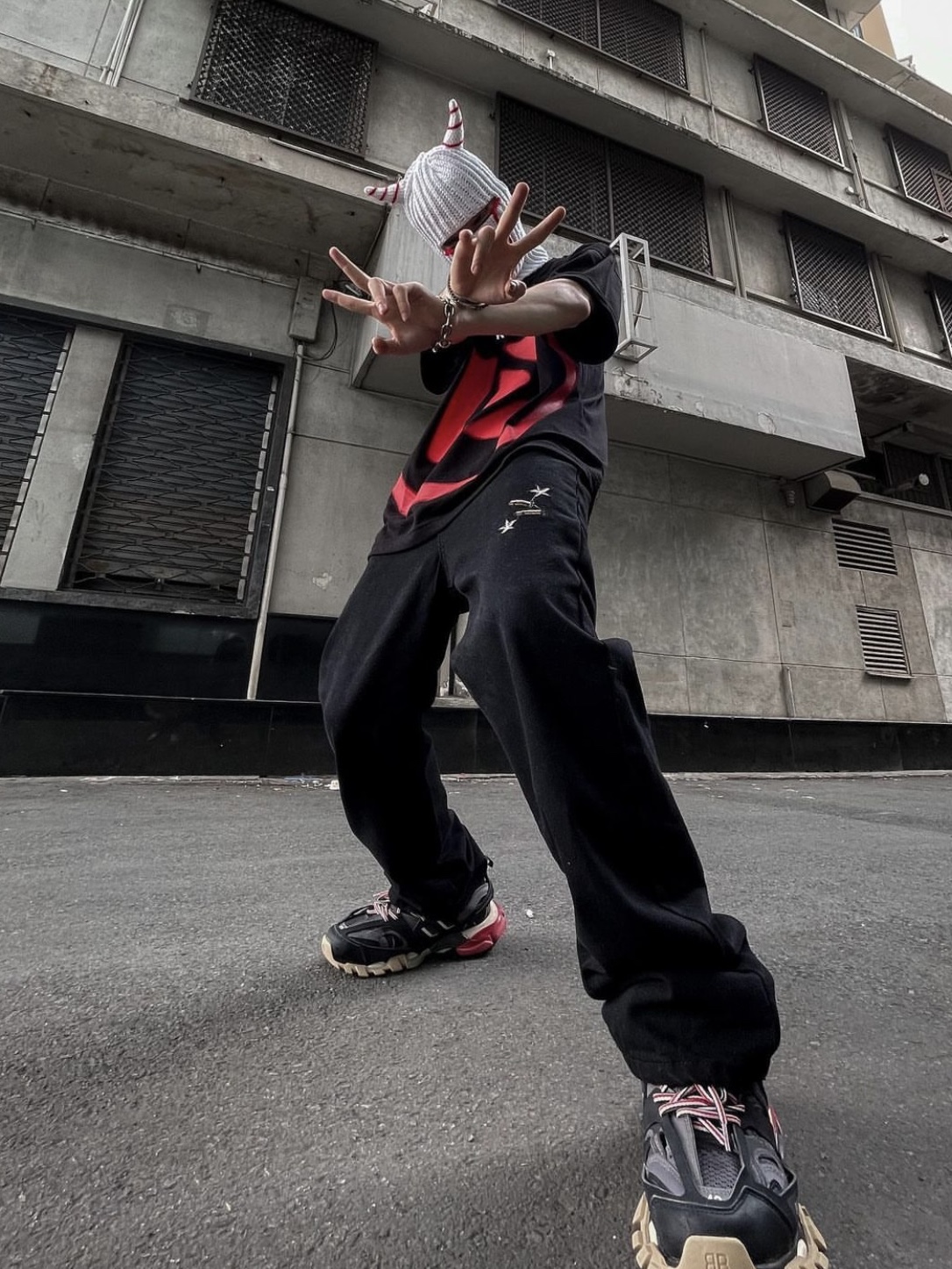 Balenciaga Track Sneakers Black Red 2019 착용 스타일 - 4