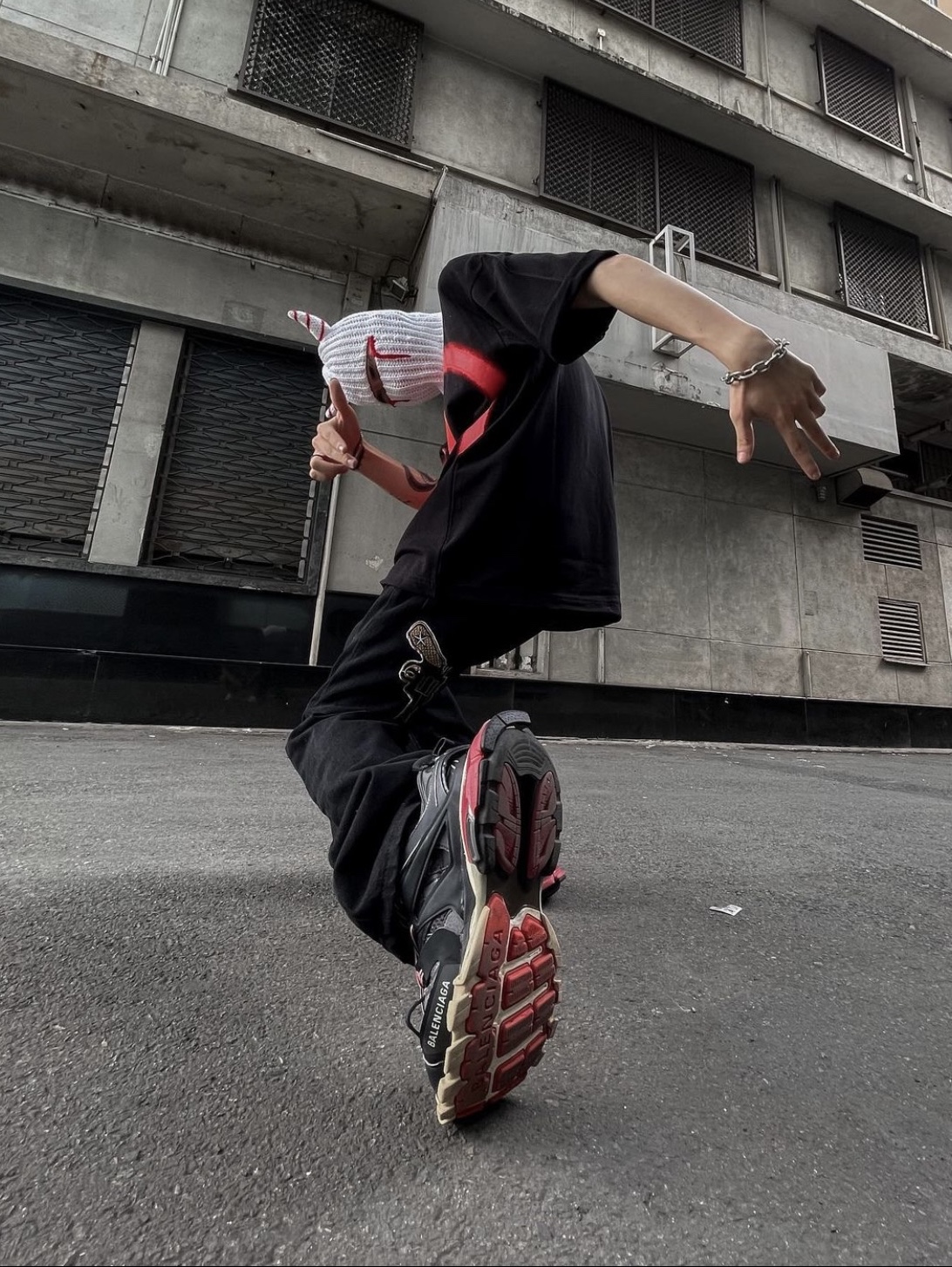 Balenciaga Track Sneakers Black Red 2019 착용 스타일 - 3