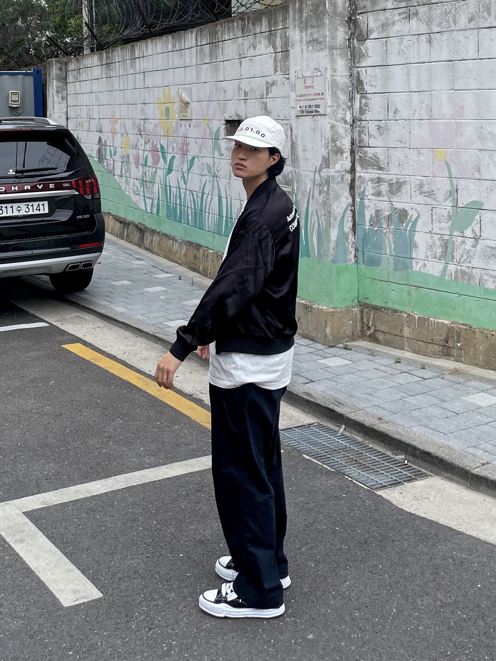 Maison Mihara Yasuhiro Peterson OG Sole Canvas Low Sneakers Black 착용 스타일 - 2