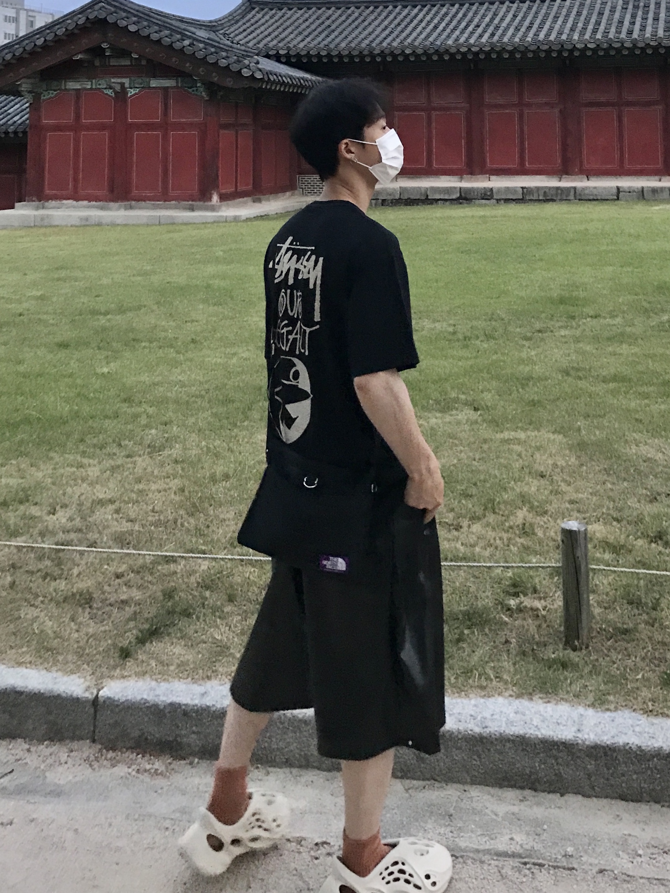 Adidas Yeezy Foam RNNR Sand, Stussy x Our Legacy Surfman Pig. Dyed T-Shirt Black - 21FW 착용 스타일