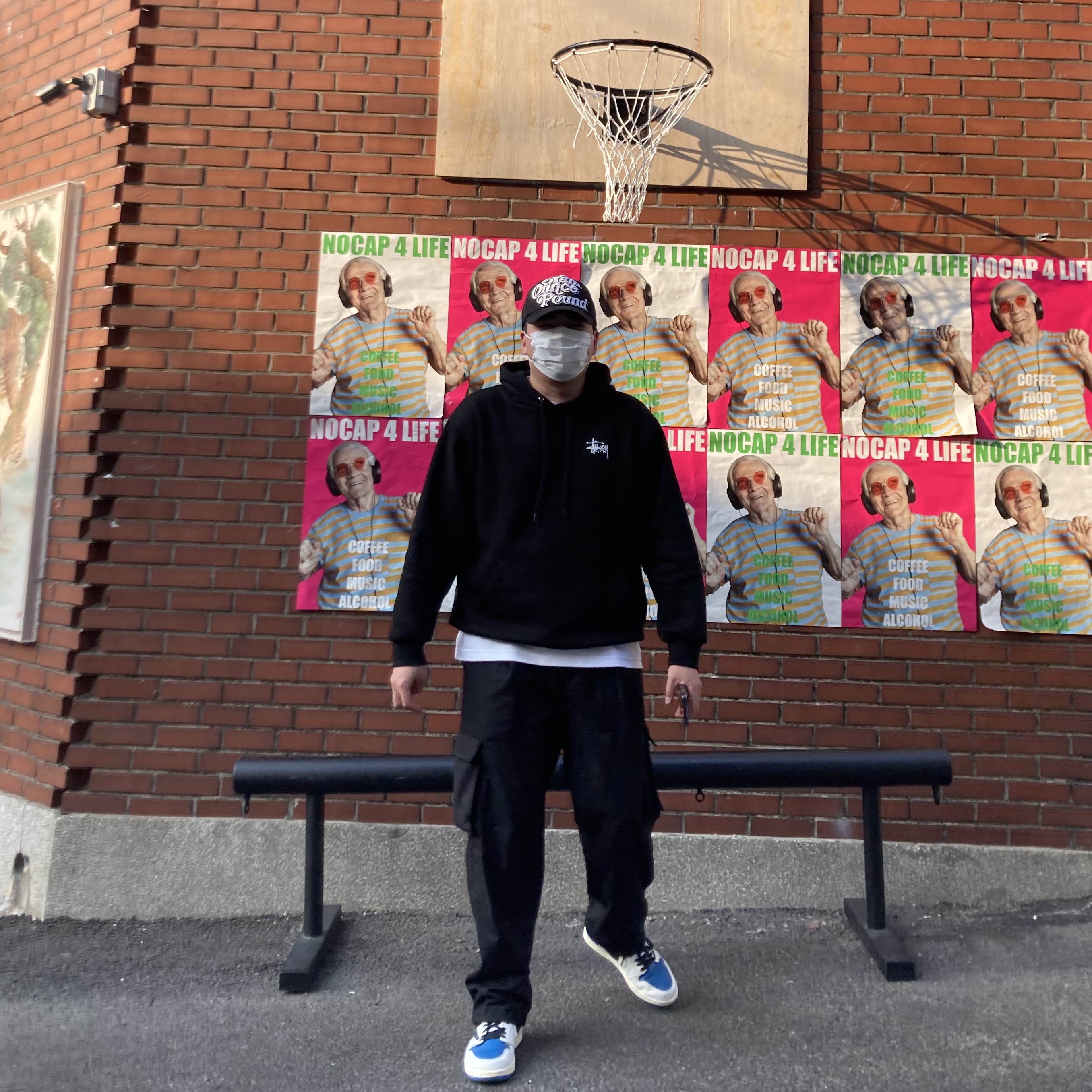 Jordan 1 x Travis Scott x Fragment Retro High OG SP Military Blue, Stussy Basic Stussy Hoodie Black 2022 착용 스타일
