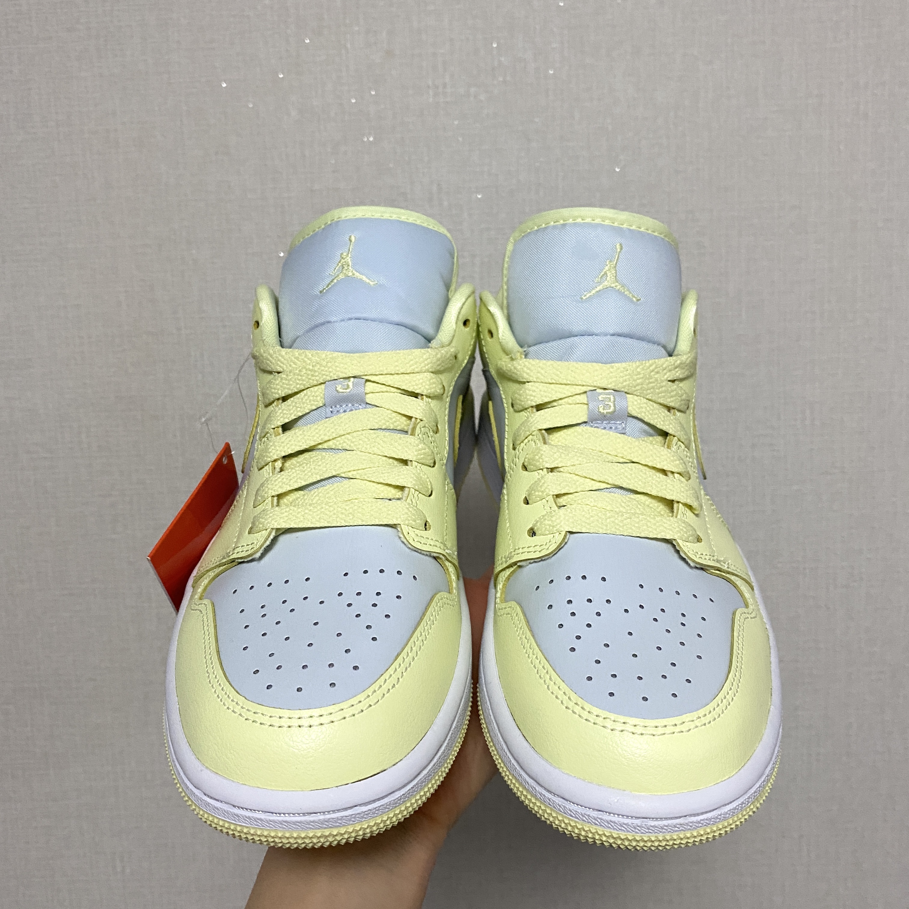 (W) Jordan 1 Low Citron Tint 착용 스타일 - 1