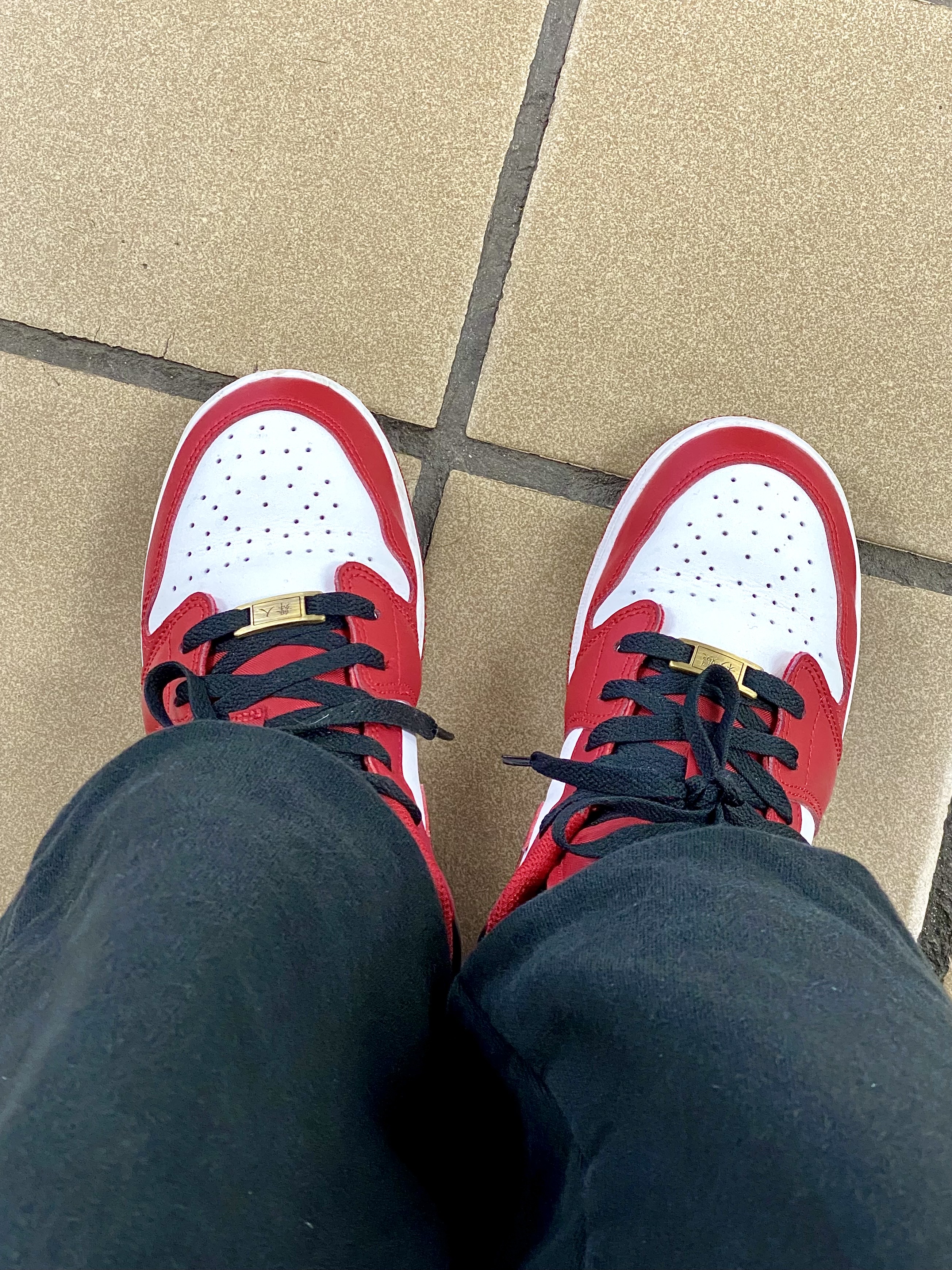 (GS) Jordan 1 Low White Gym Red Black, Jordan 1 Low White Gym Red Black 착용 스타일 - 2