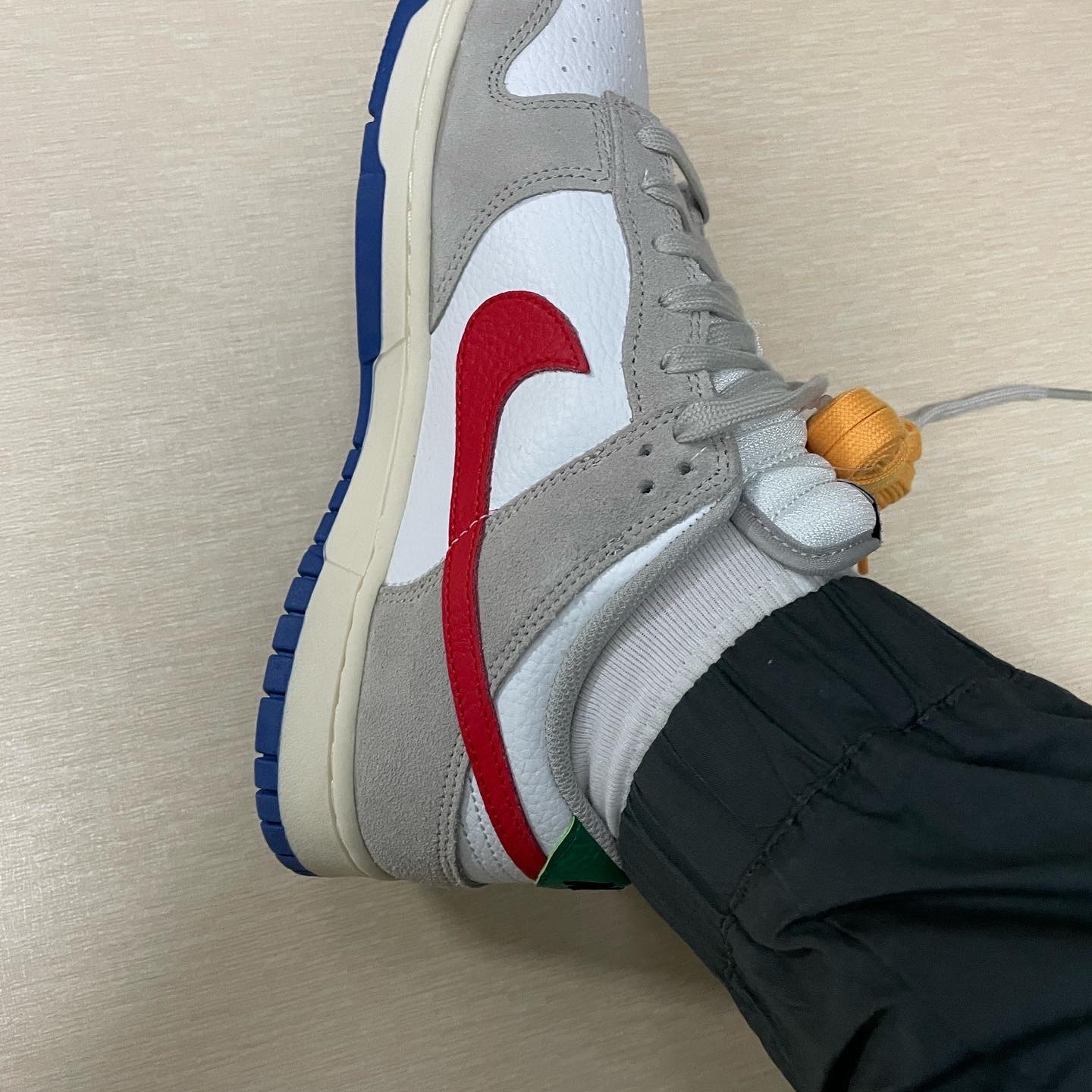 Nike Dunk Low Light Iron Ore 착용 스타일 - 5