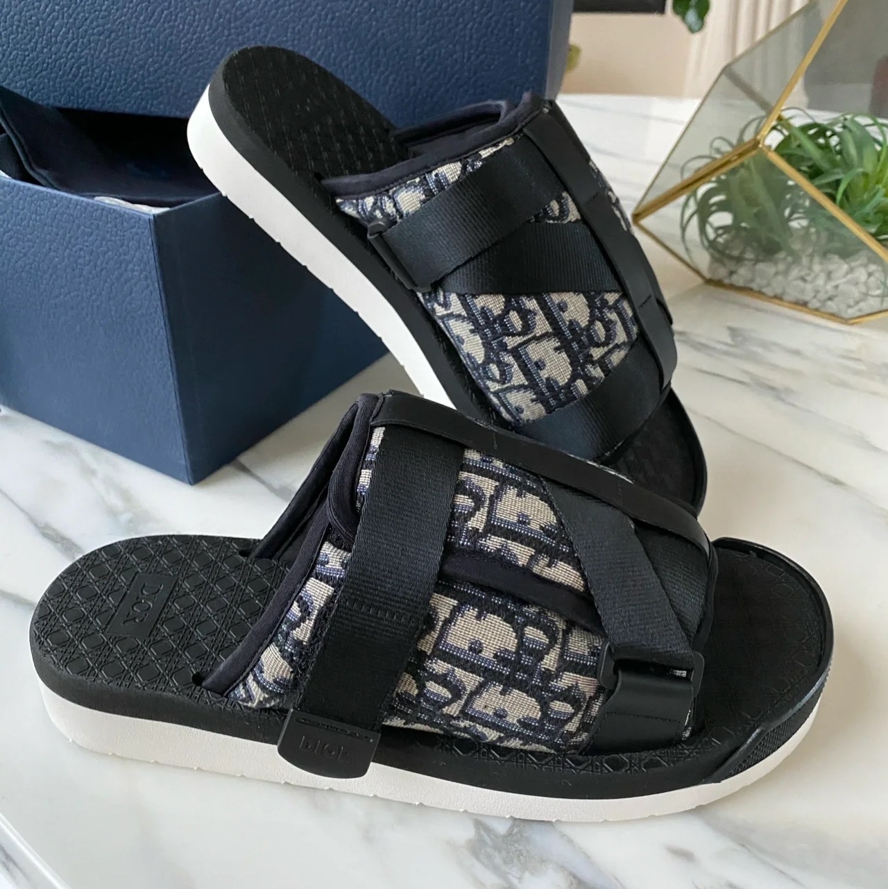 Dior Alpha Sandal Beige & Black Dior Oblique Jacquard 착용 스타일 - 2