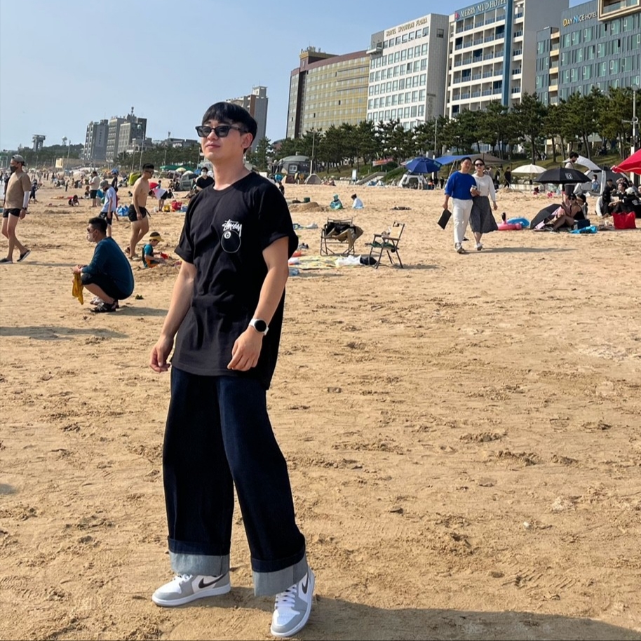 Stussy 8 Ball T-Shirt Black - 22SS 착용 스타일