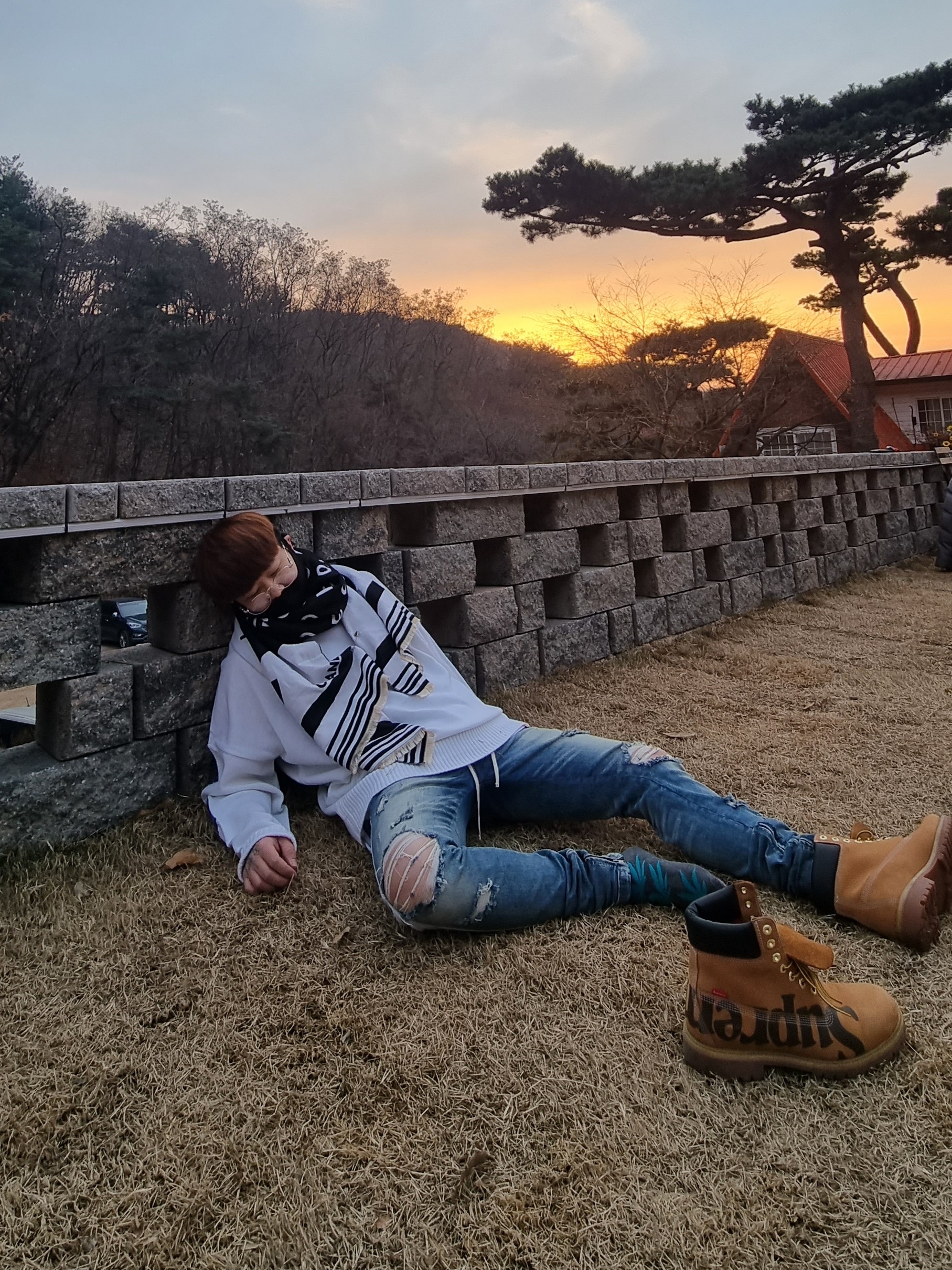 Timberland x Supreme 6 Inch Boot Wheat - Medium 착용 스타일 - 1
