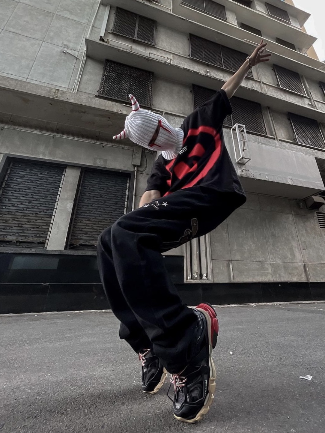 Balenciaga Track Sneakers Black Red 2019 착용 스타일 - 5