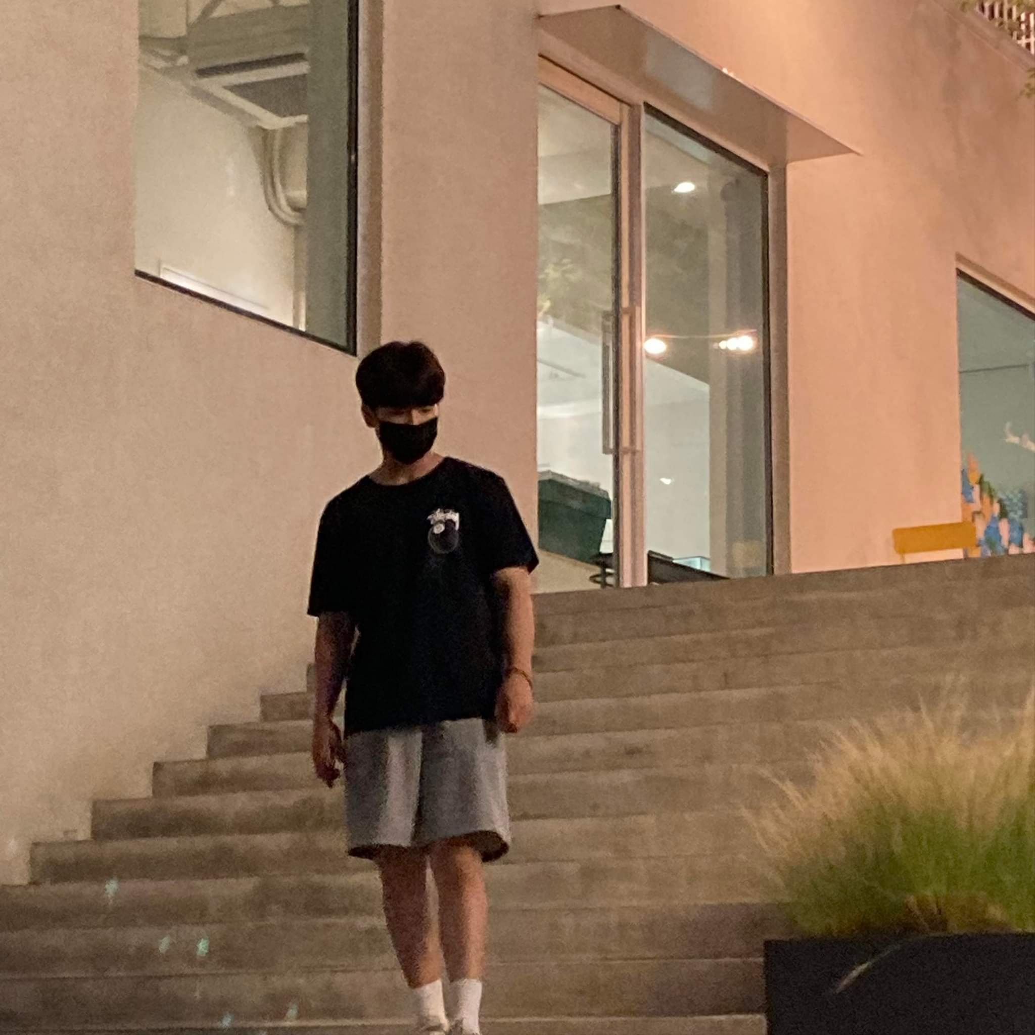 Stussy 8 Ball T-Shirt Black - 22SS 착용 스타일