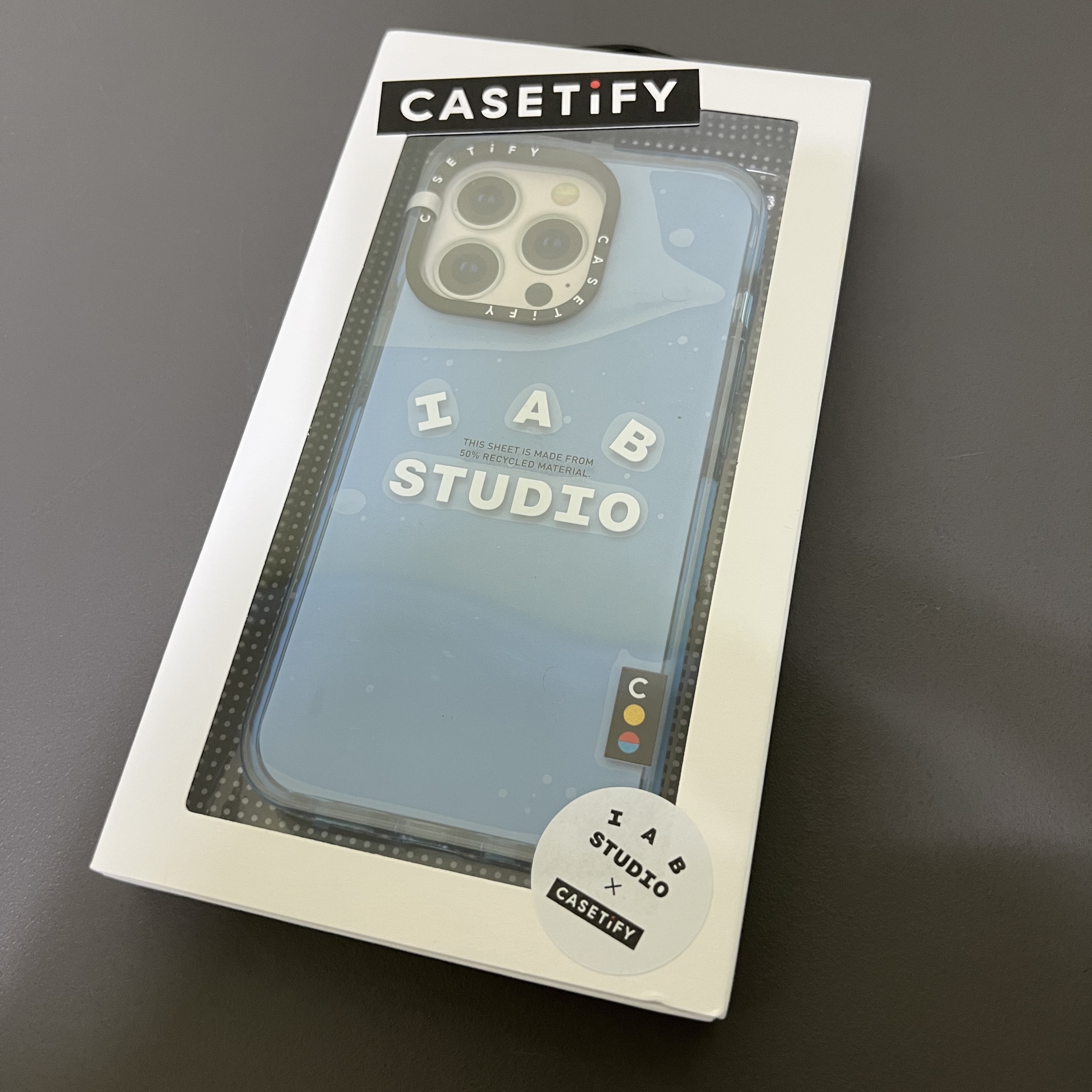 Casetify x IAB Studio iPhone White Logo Impact Case Sierra Blue 착용 스타일