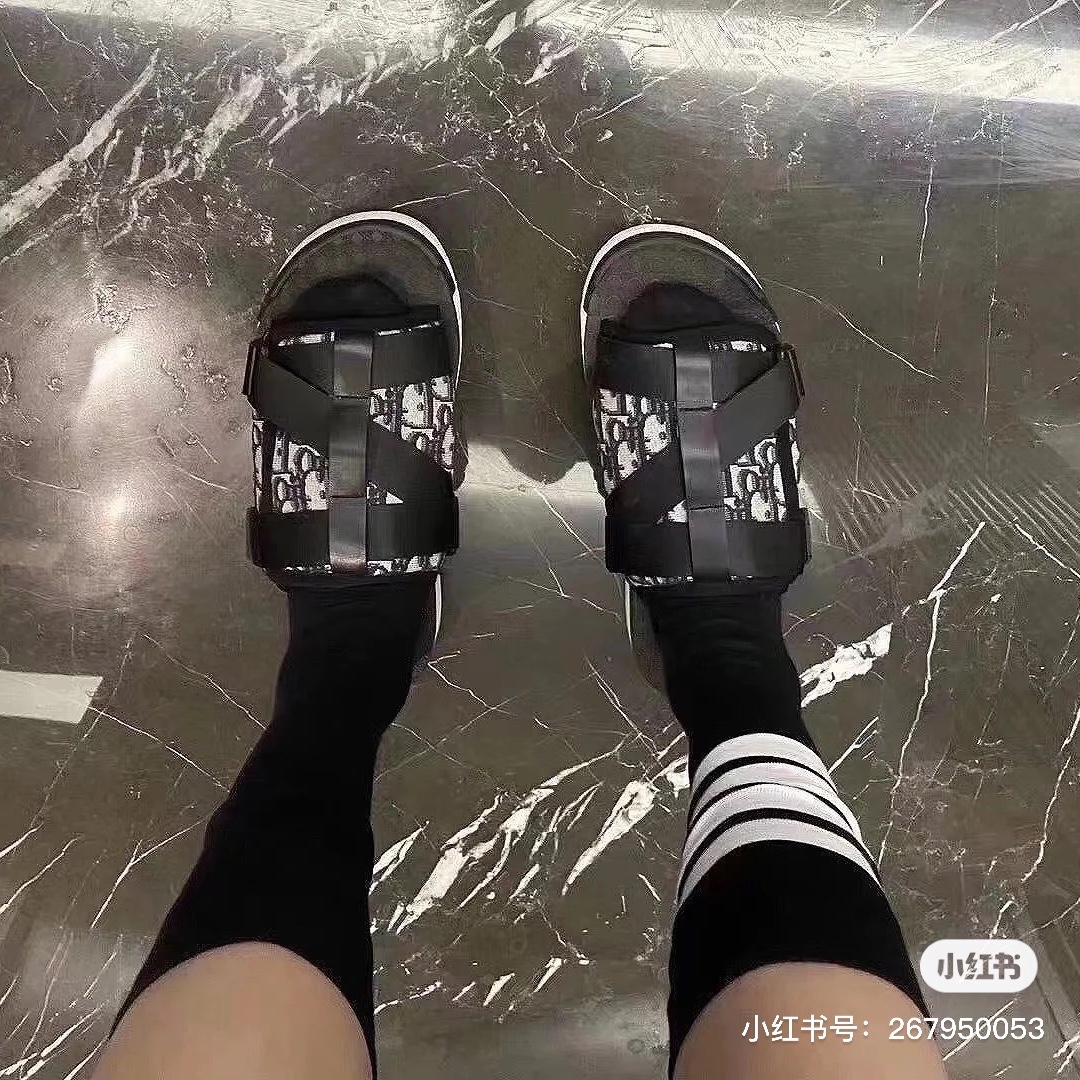 Dior Alpha Sandal Beige & Black Dior Oblique Jacquard 착용 스타일 - 1