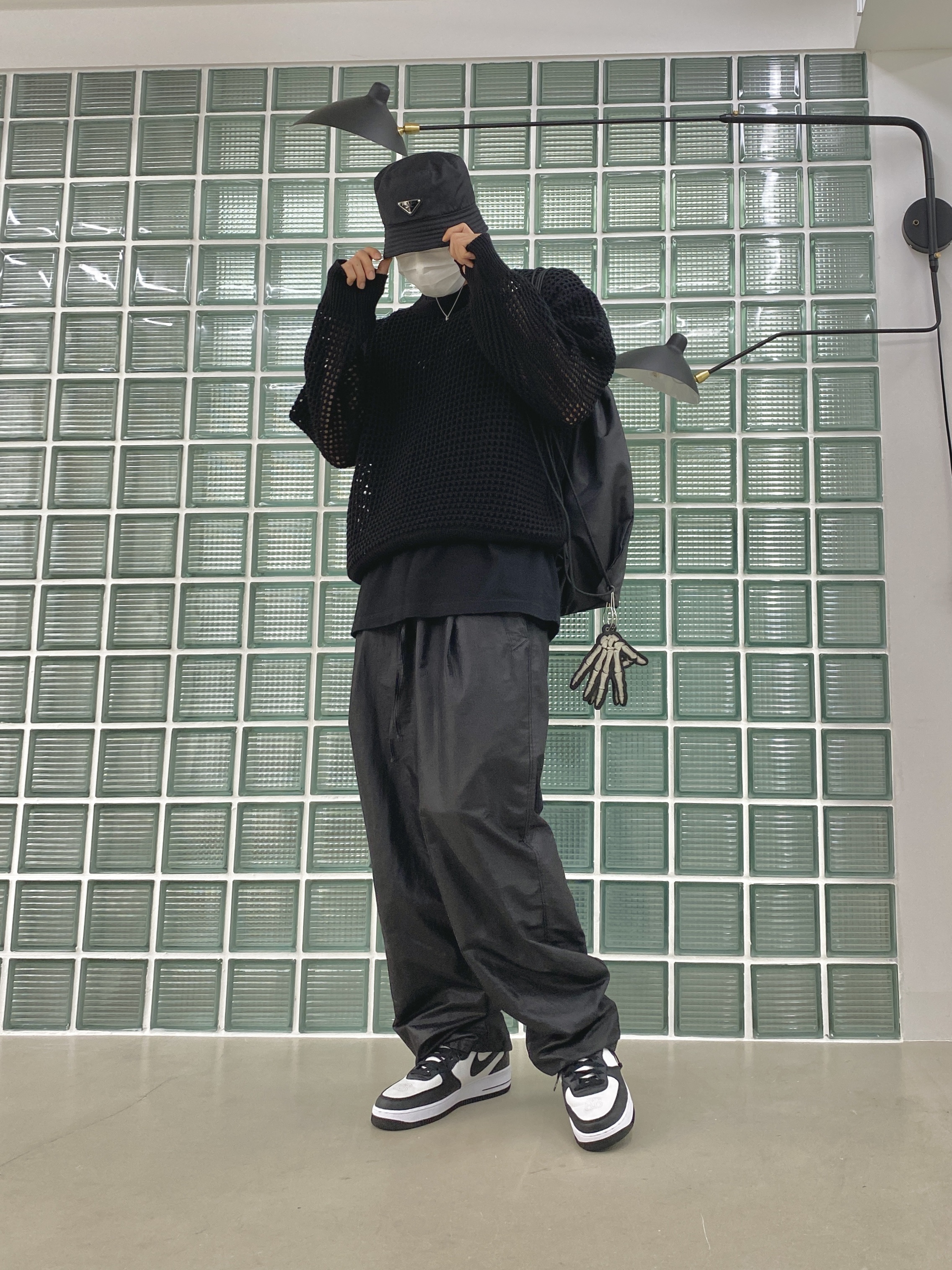 Nike x Stussy Air Force 1 '07 Mid SP Black and Light Bone, Prada Re-Nylon Bucket Hat Black 착용 스타일 - 3