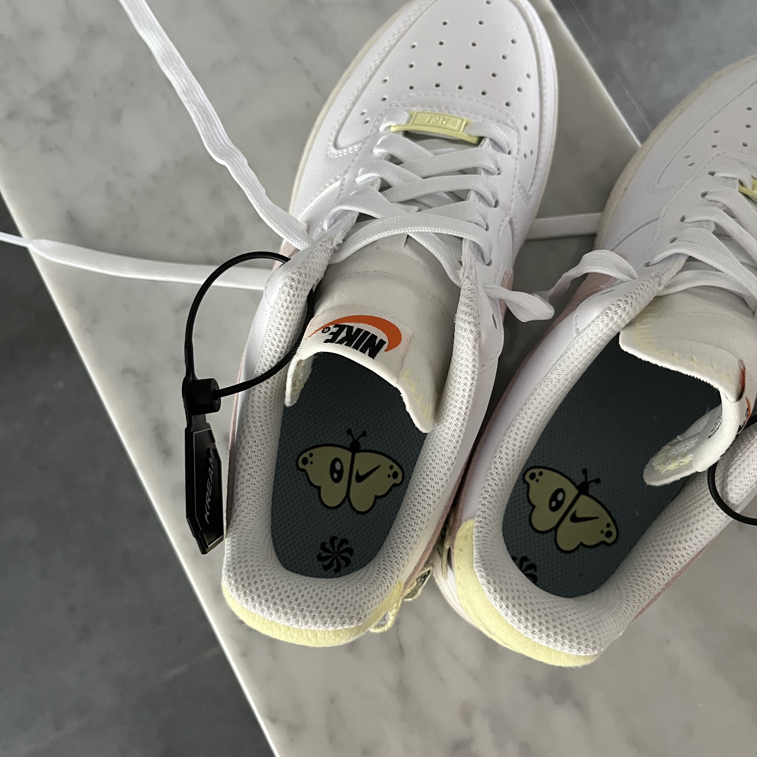 (W) Nike Air Force 1 '07 SE Next Nature White Pink Oxford 착용 스타일 - 3