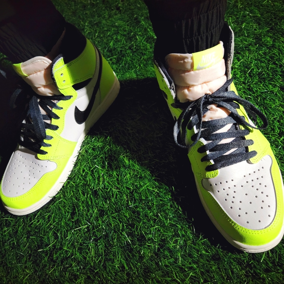 Jordan 1 Retro High OG Volt 착용 스타일 - 4
